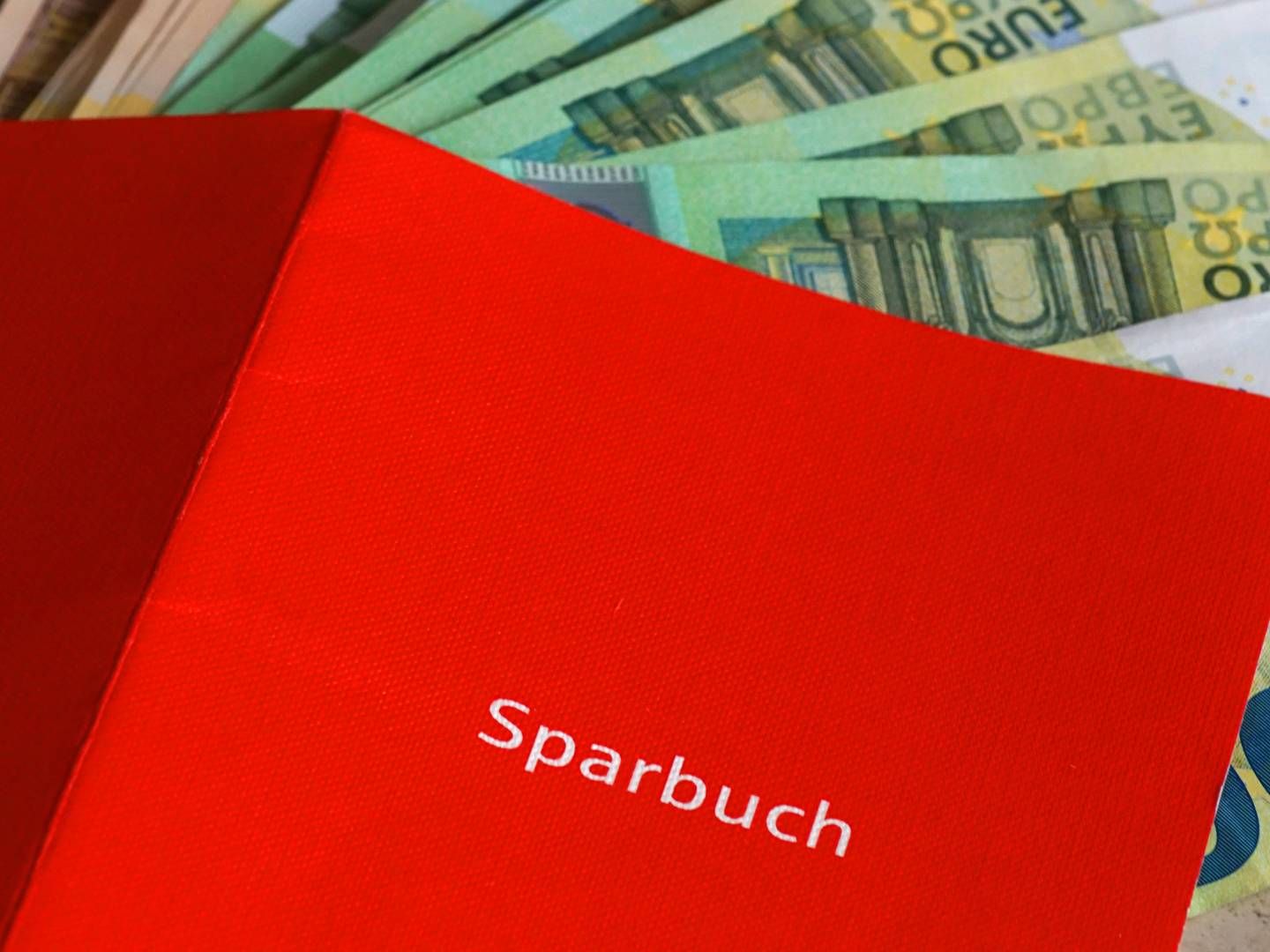 Immer noch beliebt: Das Sparbuch. | Foto: picture alliance / CHROMORANGE | Matthias Stolt