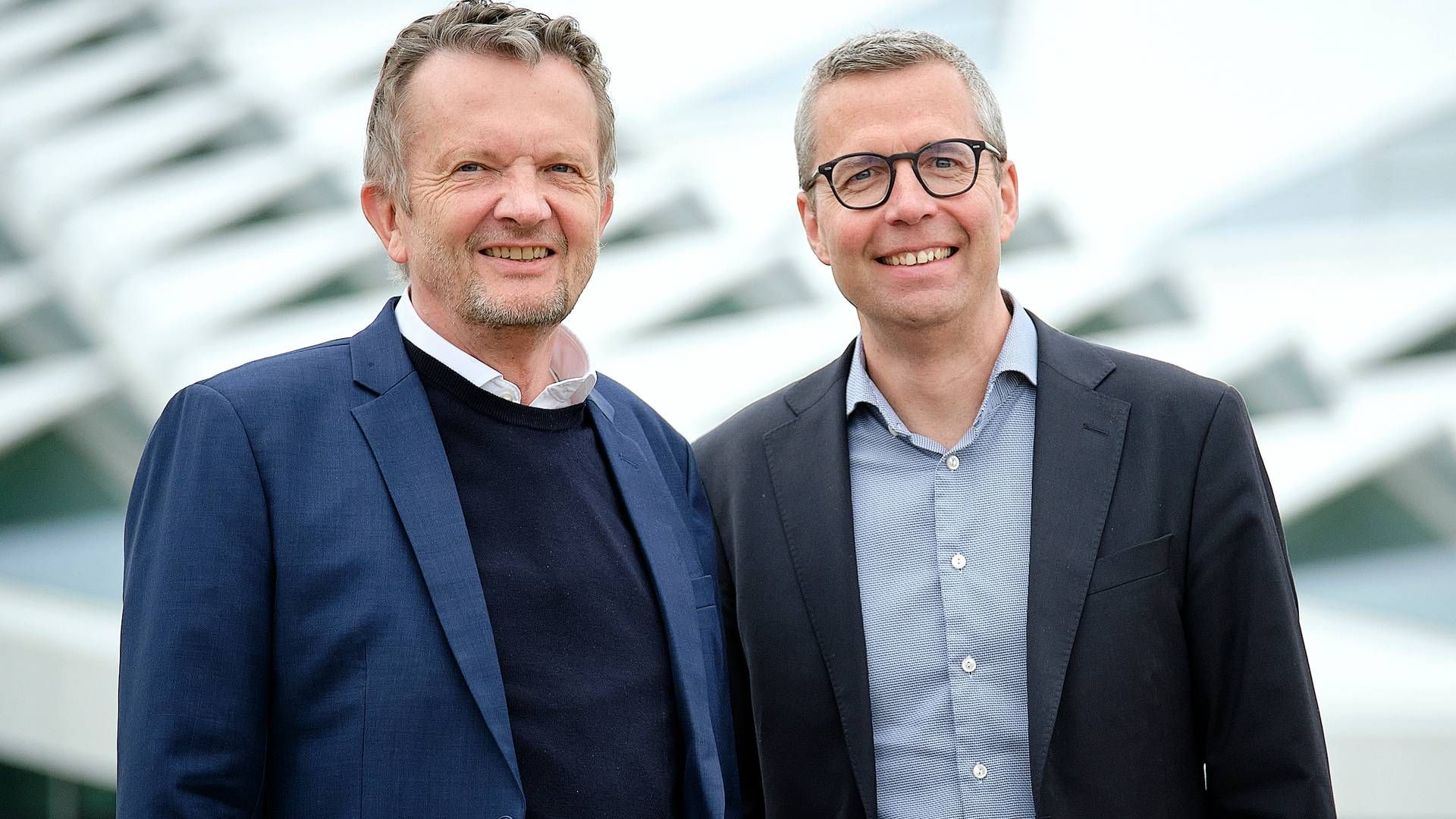 Martin Baltser, adm. direktør i Middelfart Sparekasse (tv) og ny filialdirektør i København Mads Lustrup (th) | Foto: Pr / Middelfart Sparekasse