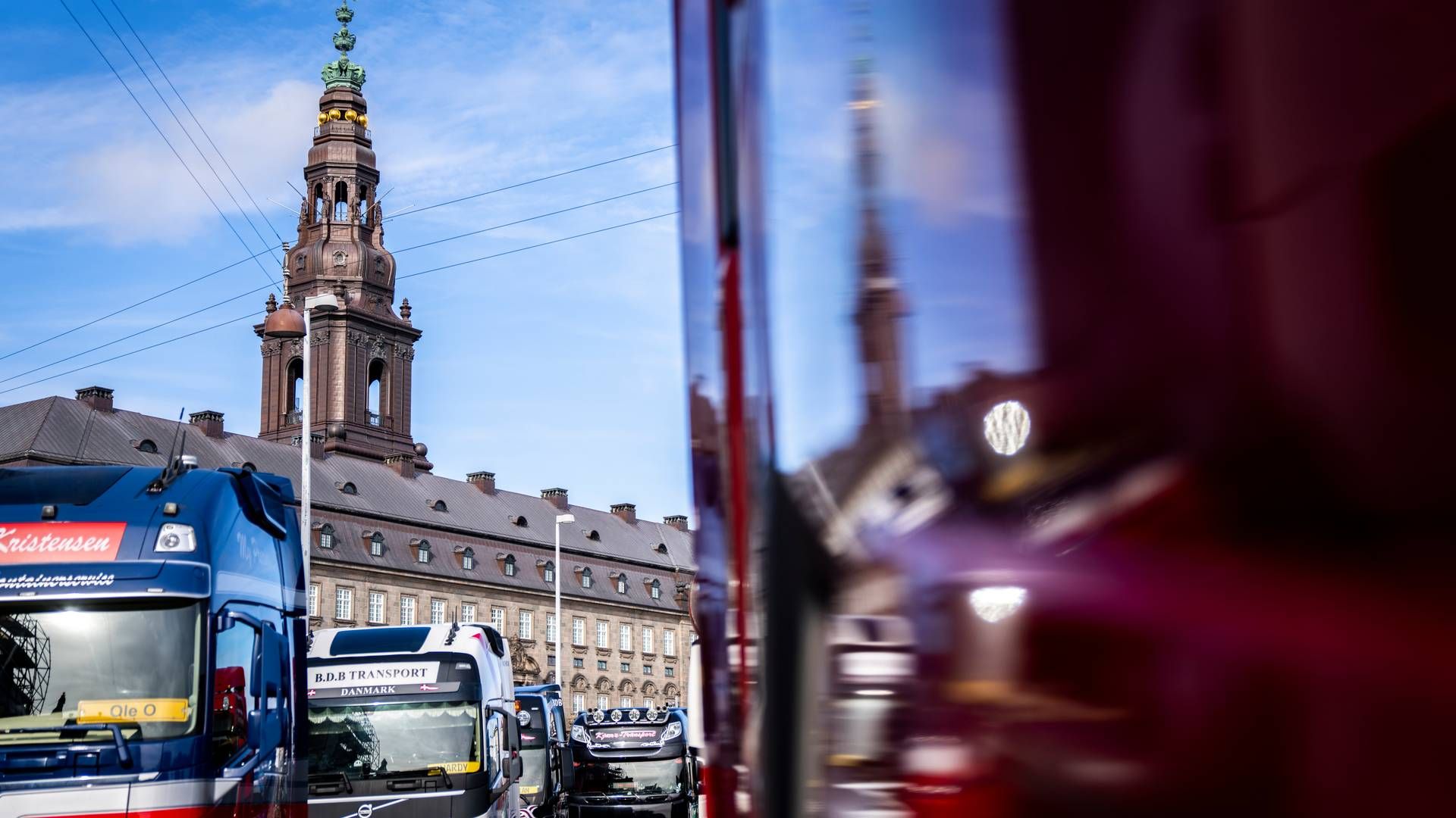 Tirsdag den 4. april demonstrererede en stor gruppe vognmænd foran Christiansborg mod den kommende vejafgift. | Foto: Ida Marie Odgaard/Ritzau Scanpix