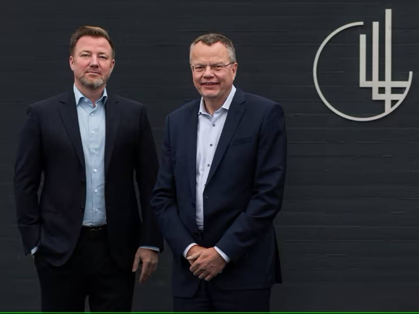 Efter Lars Larsens død i 2019 har sønnen Jacob Brunsborg (tv) stået i spidsen for Lars Larsen Group som bestyrelsesformand sammen med CEO siden 2020, Jesper Lund (th). | Foto: PR/Lars Larsen Group