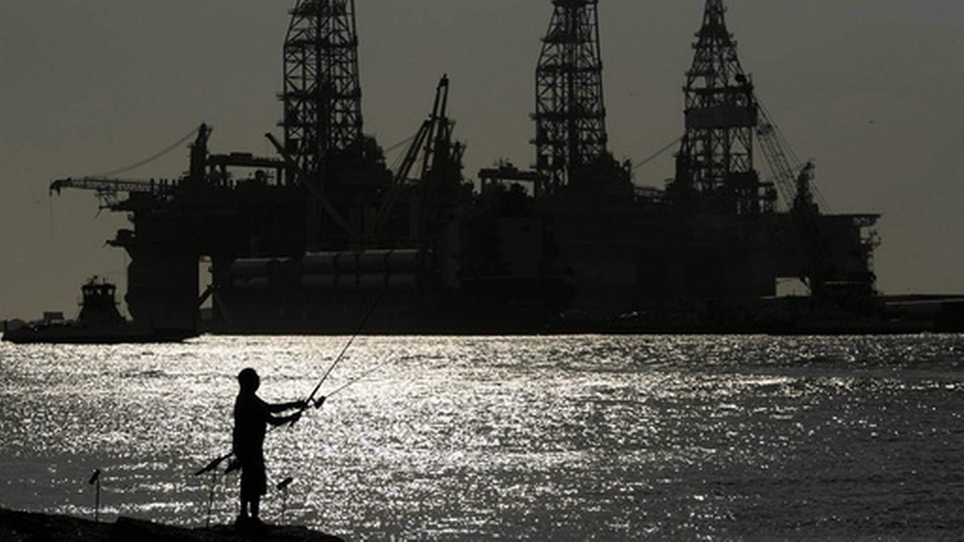 SPÅR GODE TIDER: Ole-Rikard Hammer tror ikke på en dupp i oljeprisen i starten av neste år. Bildet viser en oljeplattform i Texas i USA. | Foto: Eric Gay/AP/NTB