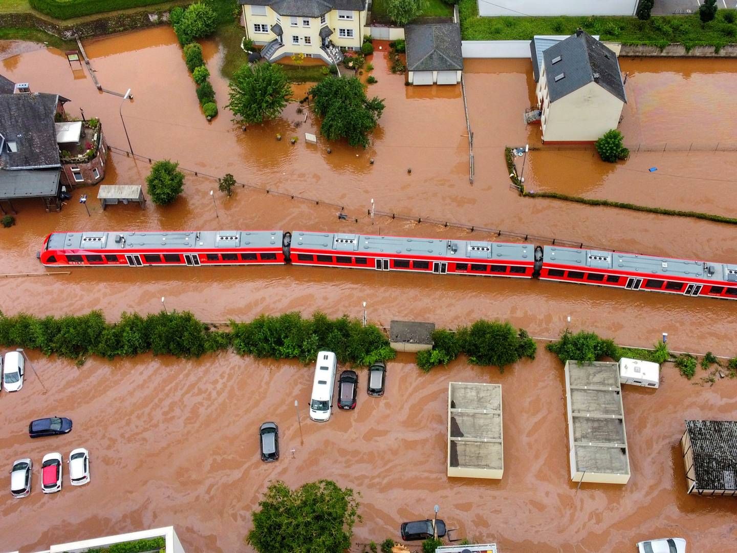 Oversvømmelserne i 2021 forårsagde skader på tyske jernbanestrækninger for næsten 10 mia. danske kroner. | Foto: Sebastian Schmitt/AP/Ritzau Scanpix