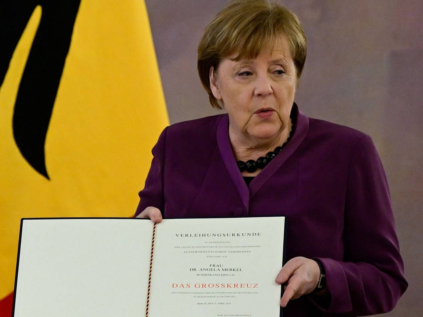 Den tidligere kansler Angela Merkel har fået overrakt en særlig fortjenstmedalje for sin indsats for Tyskland. | Foto: John Macdougall/AFP/Ritzau Scanpix