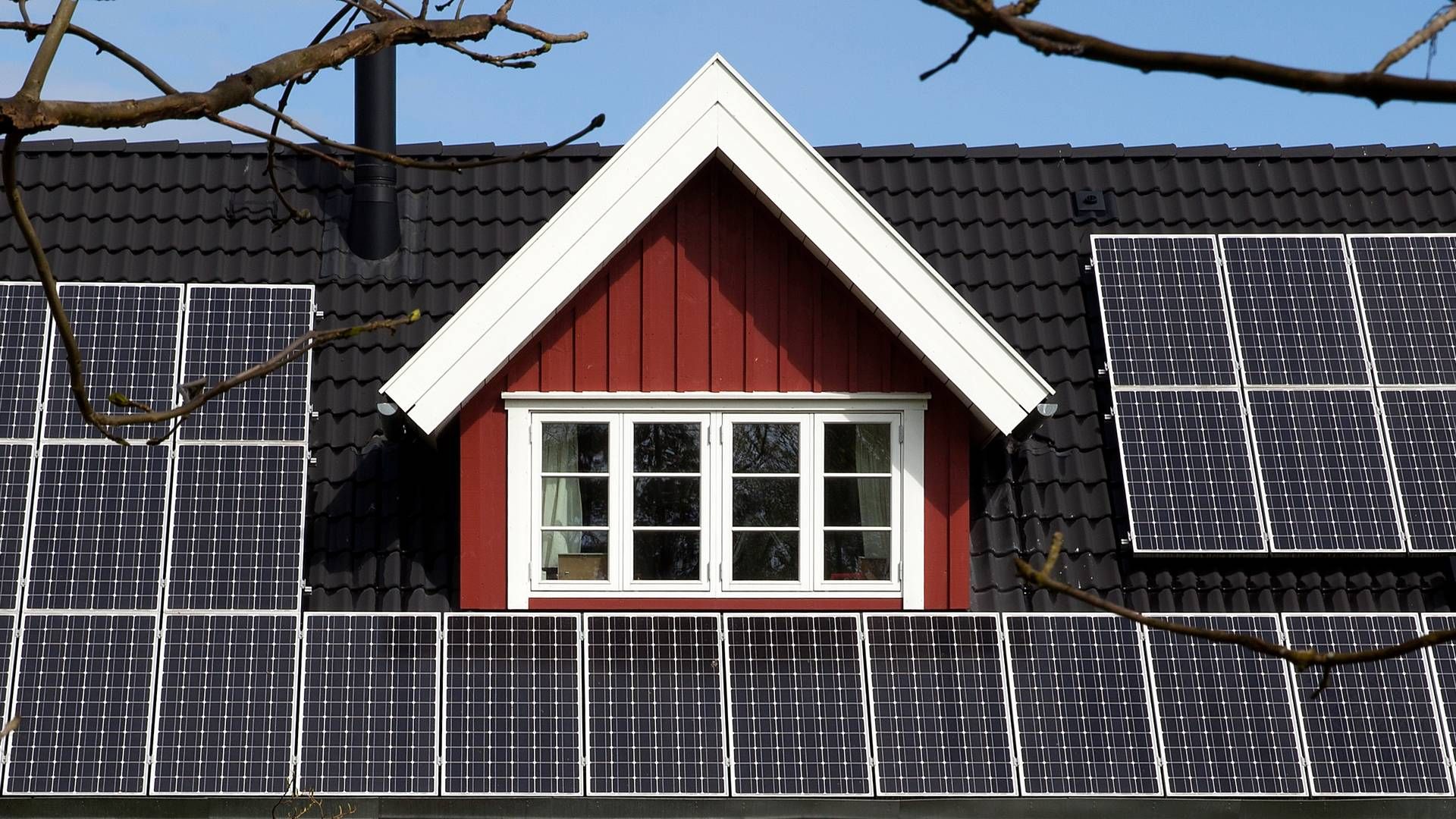 Ejere af solceller og små vindmøller står til at skulle betale mere for brug af elnettet. | Foto: Finn Frandsen