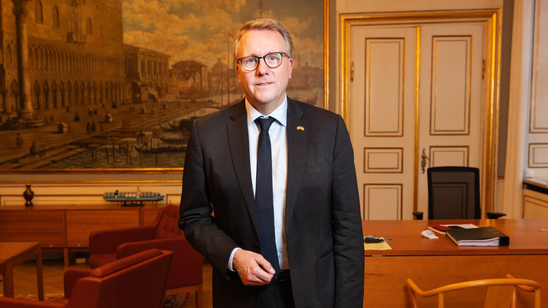 Erhvervsminister Morten Bødskov (S) mener, at Statsrevisorerne ikke har set på det store billede, da de rettede kritik mod lodsmarkedet. | Foto: Gregers Tycho