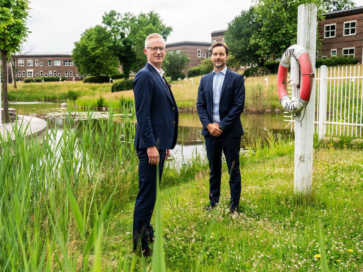 Driftsdirektør Johan Kirstein Brammer (th) ved siden af koncernchef Morten Hübbe. | Foto: Stine Bidstrup