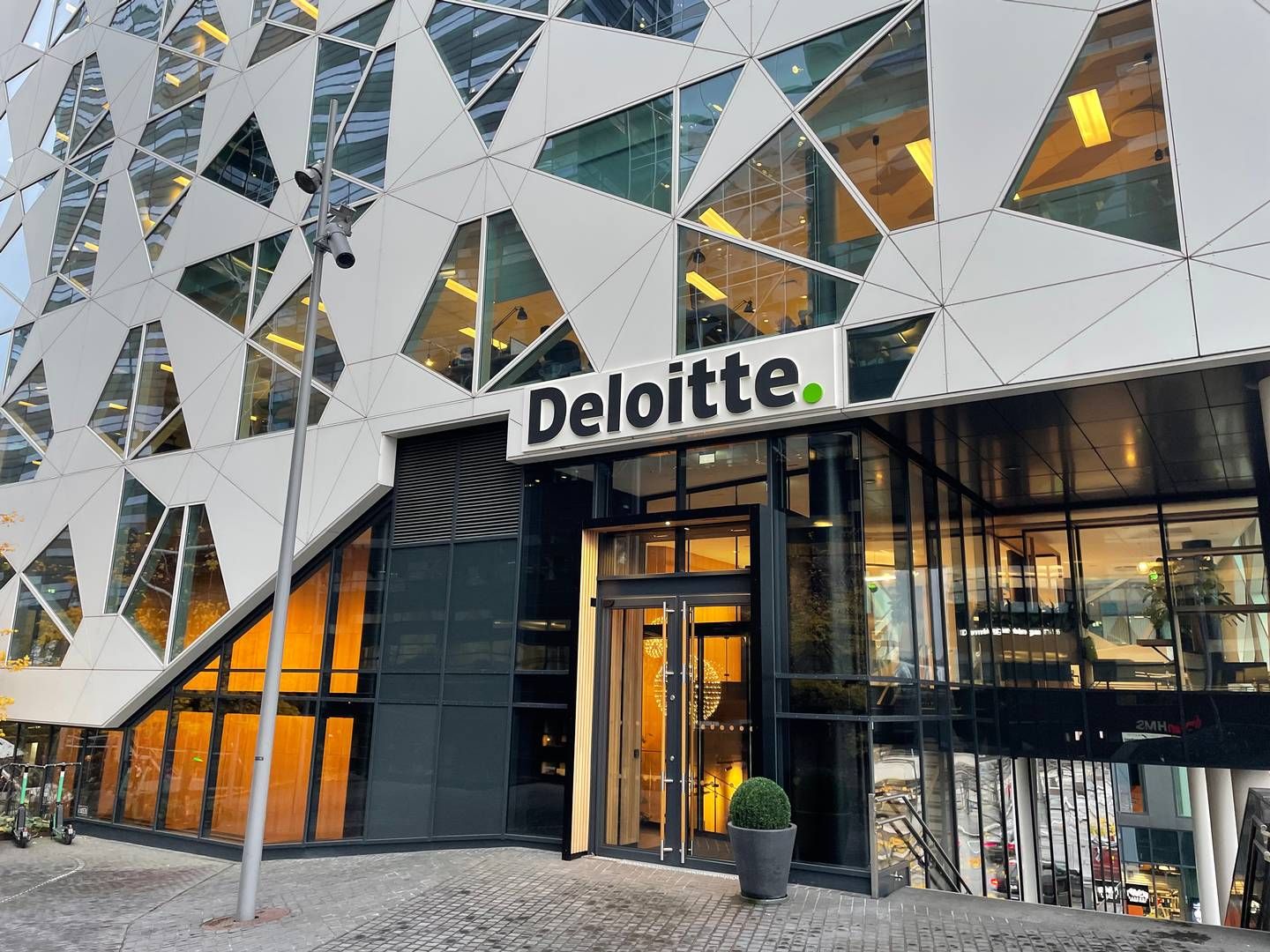 TILDELT TO KONTRAKTER: Deloitte er også tildelt en kontrakt verdt tre millioner kroner. | Foto: Stian Olsen / AdvokatWatch