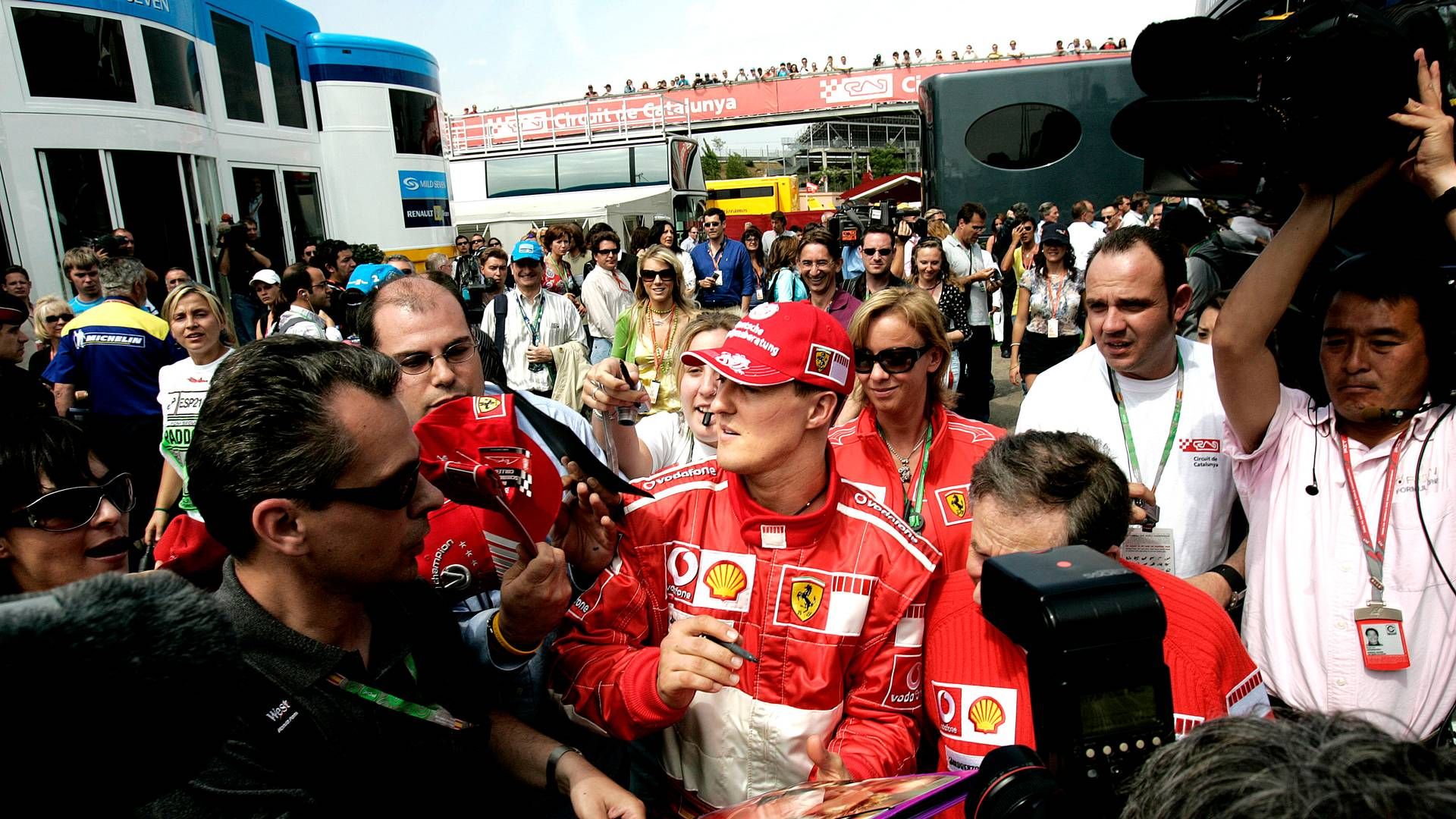 Michael Schumacher (i midten) er særligt er kendt for sin tid som kører for Ferraris Formel 1-hold. Han er en af de mest vindende kører i sportens historie | Foto: Thomas Wilmann