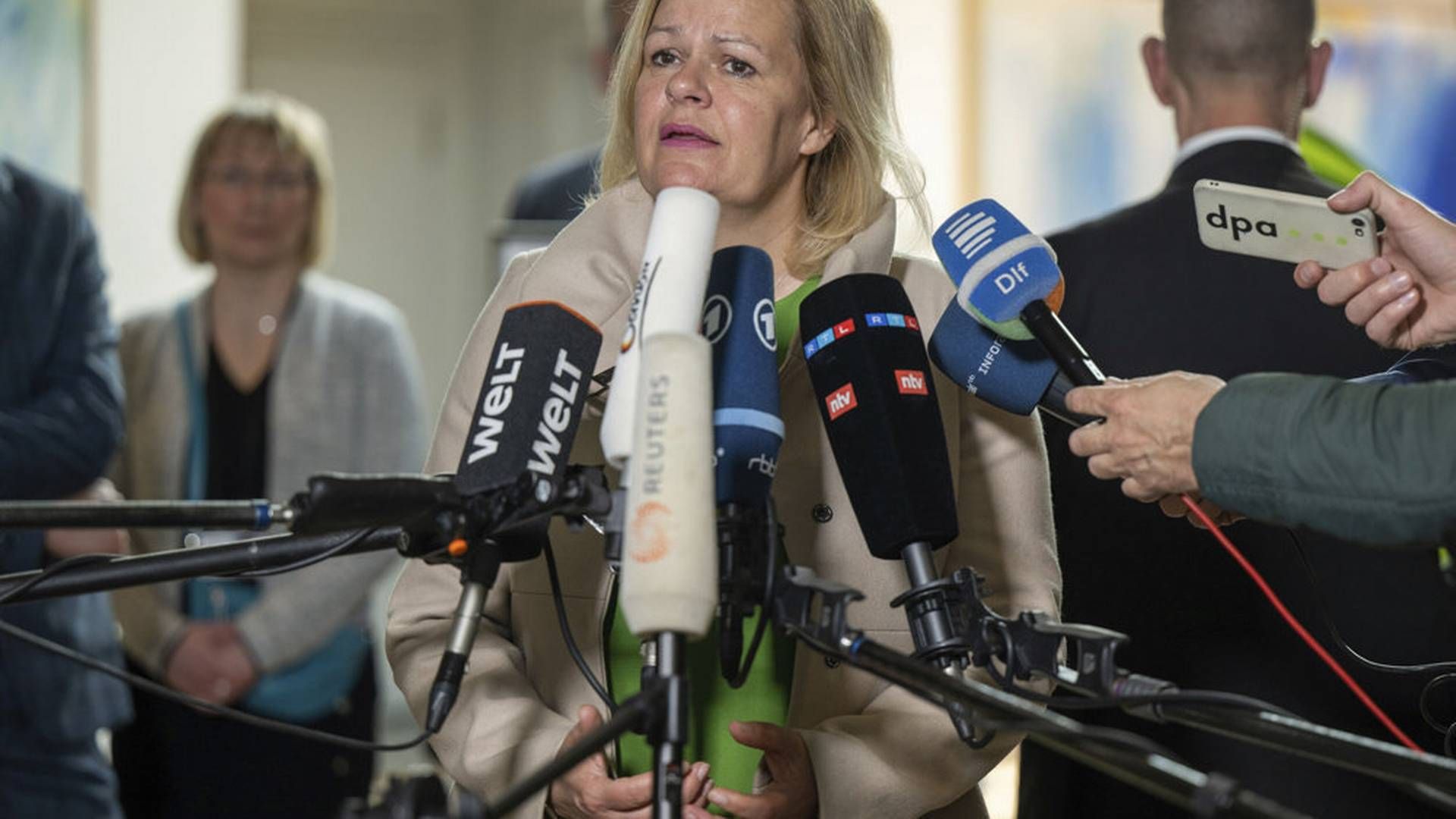 Indenrigsminister Nancy Faeser talte lørdag aften til pressen forud for en fjerde runde lønforhandlinger | Foto: Monika Skolimowska / Ritzau Scanpix