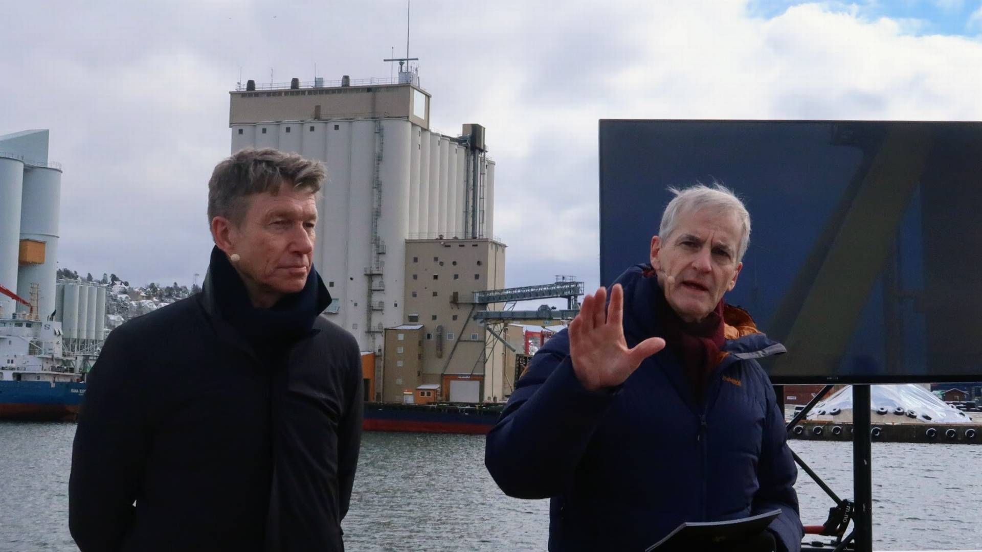 UNDERTEGNET ERKLÆRING: Olje- og energiminister Terje Aasland og statsminister Jonas Gahr Støre har undertegnet erklæring om full satsing på fornybar energi i Nordsjøen på et toppmøte i Oostende i Belgia. | Foto: Anders Lie Brenna