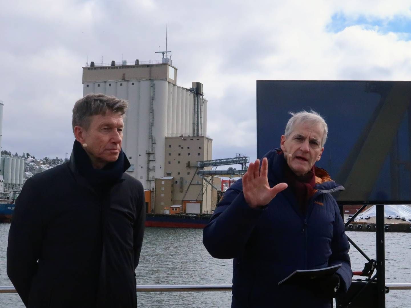 UNDERTEGNET ERKLÆRING: Olje- og energiminister Terje Aasland og statsminister Jonas Gahr Støre har undertegnet erklæring om full satsing på fornybar energi i Nordsjøen på et toppmøte i Oostende i Belgia. | Foto: Anders Lie Brenna