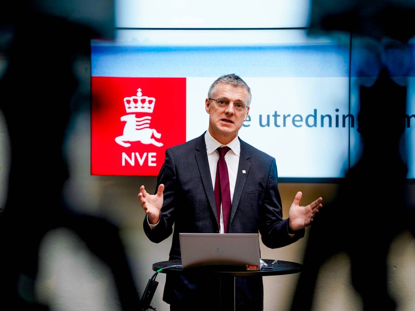 Kjetil Lund i NVE presenterer nye områder for havvind. | Foto: Terje Pedersen / NTB