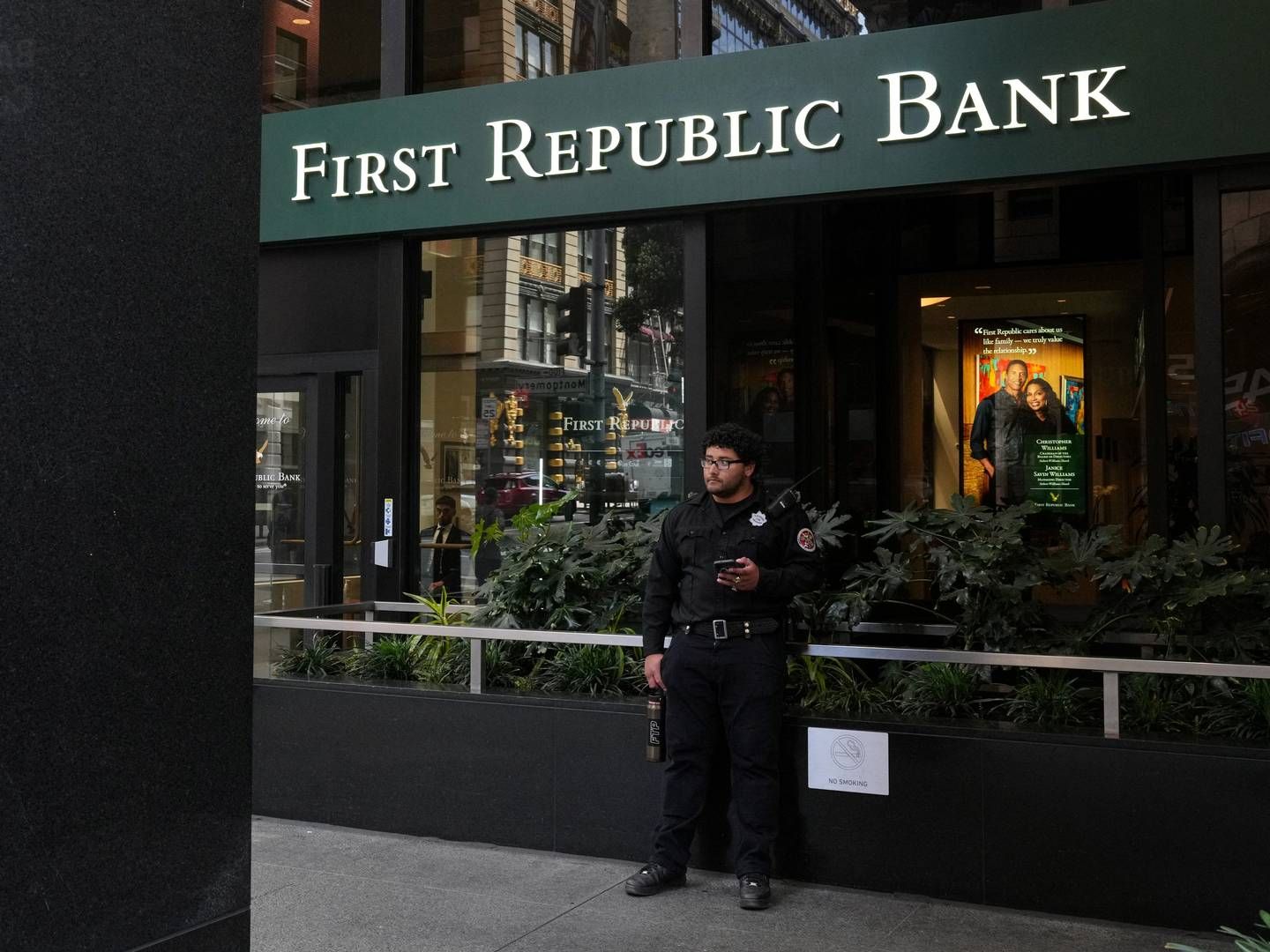 I fredagens ordinære handel styrtdykkede First Republic Bank med over 43 pct., og den er nede med hele 98 pct. siden starten af marts, hvor der opstod uro om regionalbankerne. | Foto: Loren Elliott