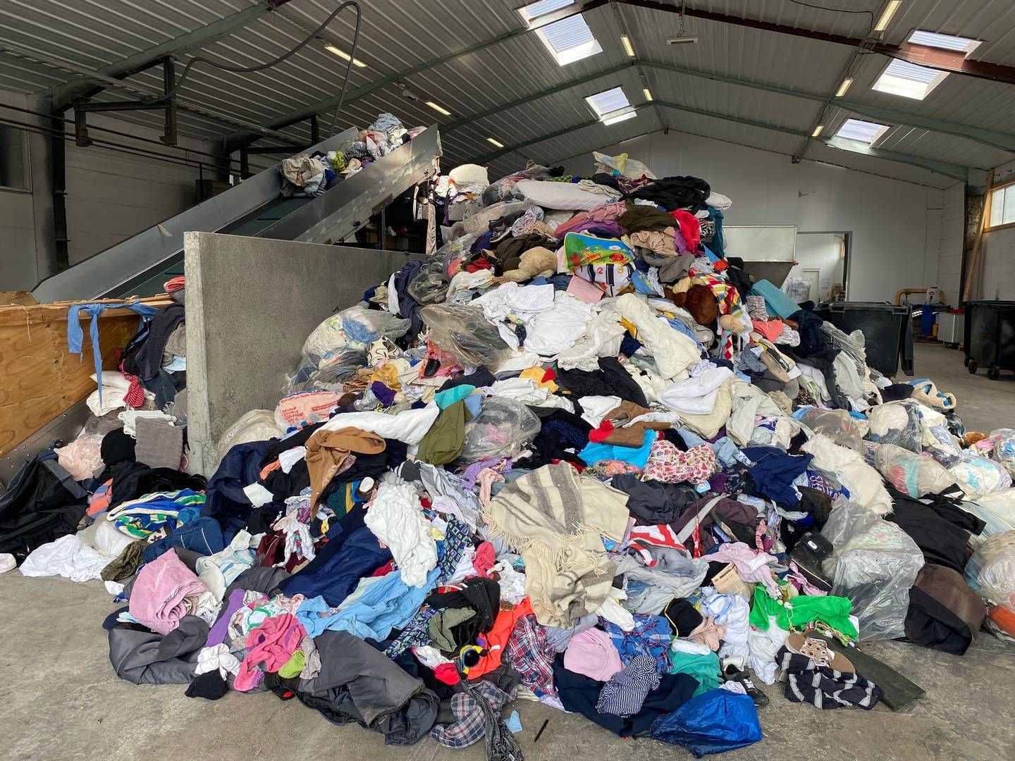 Det vil anspore mode- og tekstilbranchen til at tænke mere i genbrug og holdbarhed, hvis de bliver pålagt producentansvar, lyder et i rapport. | Foto: Casper Nørregaard