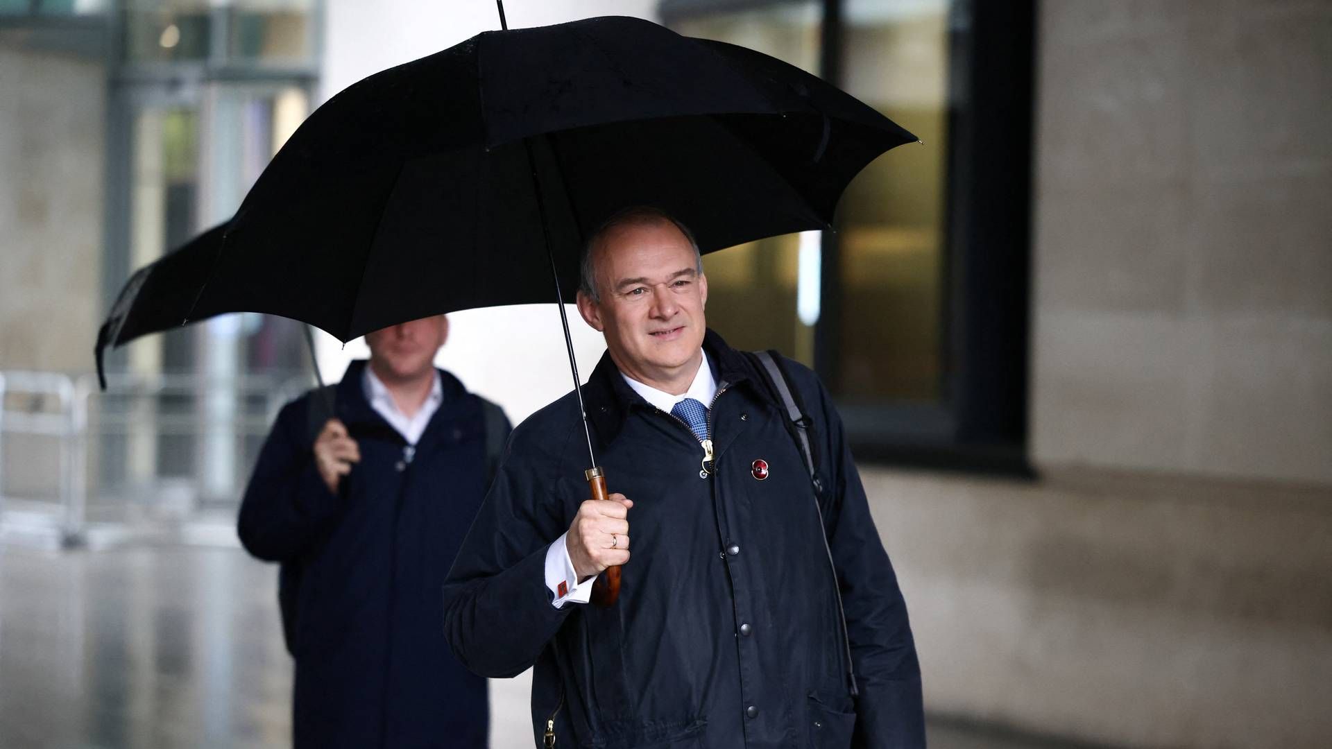 Det er lederen af det britiske parti Liberal Democrats, Ed Davey, der opfordrer til en undersøgelse af supermarkeder og fødevarevirksomheders indtjening. | Foto: Henry Nicholls/Reuters/Ritzau Scanpix