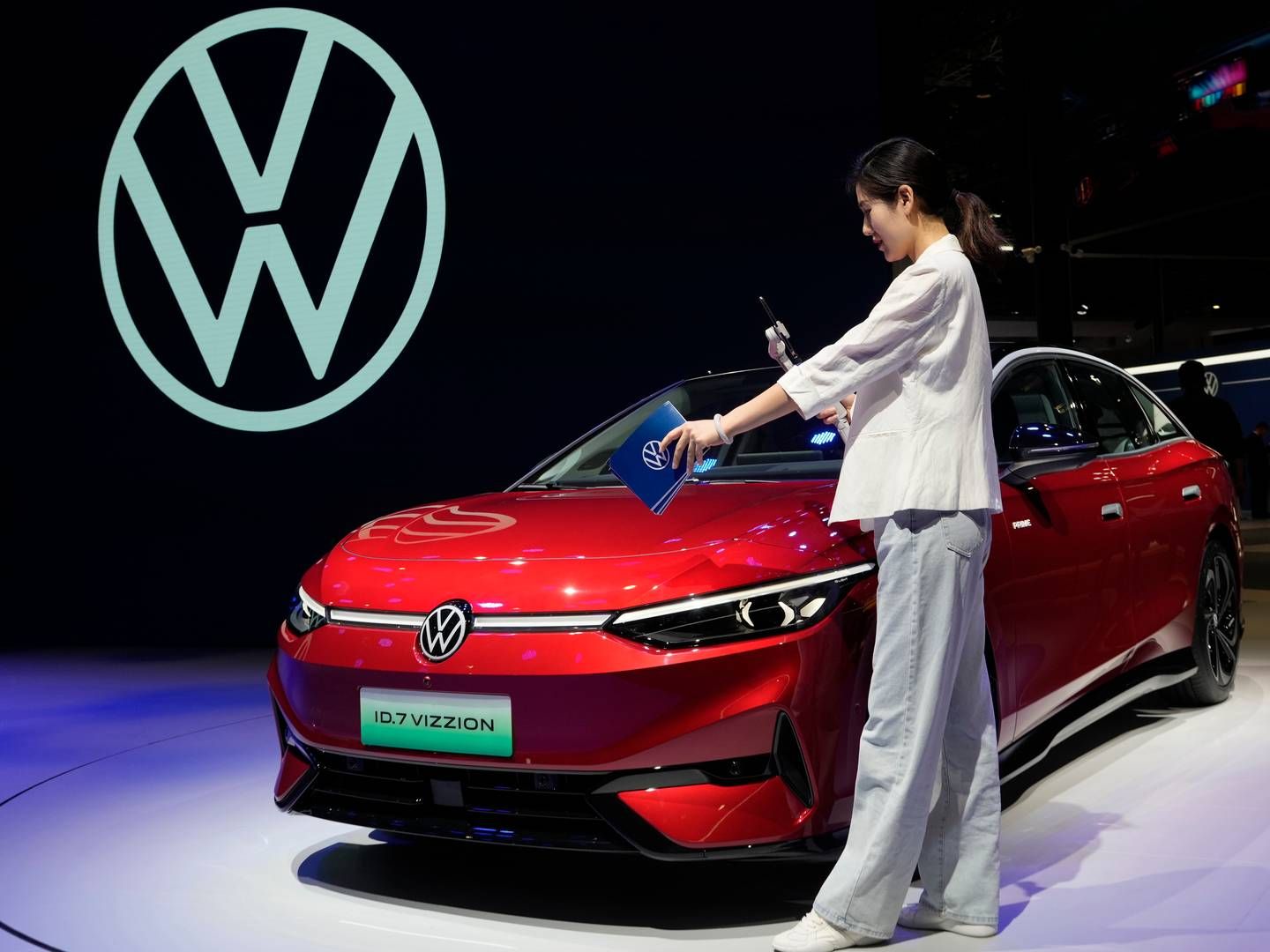 En bil af mærket VW ses på Auto Shanghai 2023. | Foto: Ng Han Guan/AP/Ritzau Scanpix