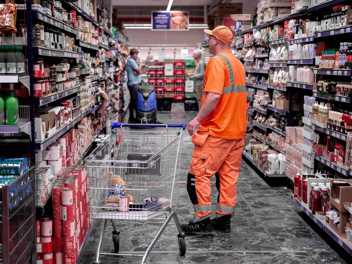 På råvarebørserne har prisen på landbrugsvarer været faldende i et år. I danske supermarkeder bliver priserne imidlertid fastholdt på rekordhøje niveauer. | Foto: Annika Byrde