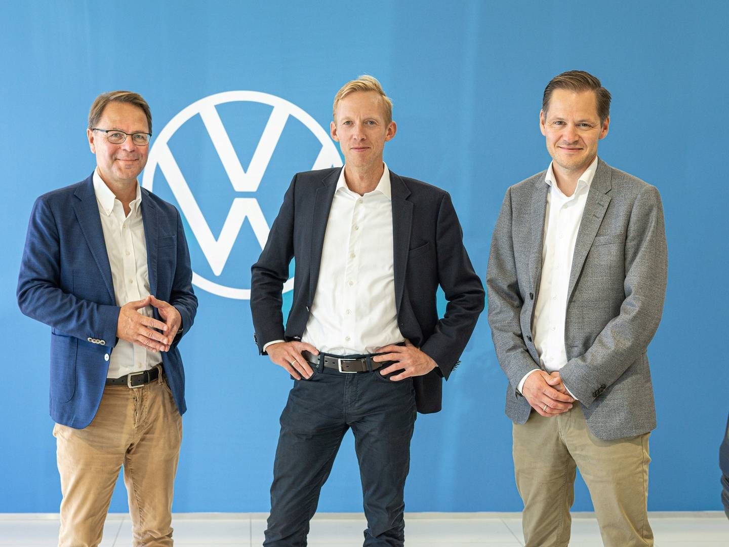 Samarbejdet blev først offentliggjort tilbage i september sidste år, men er nu klar til at blive sat igang. Adm. direktør i Abax, Morten Strand (t.v.), Mads Gregersen, adm. direktør i Connected Cars (i midten) og Ulrik Drejsig, adm. direktør i Semler Gruppen (t.h.) | Foto: Pr / Semler