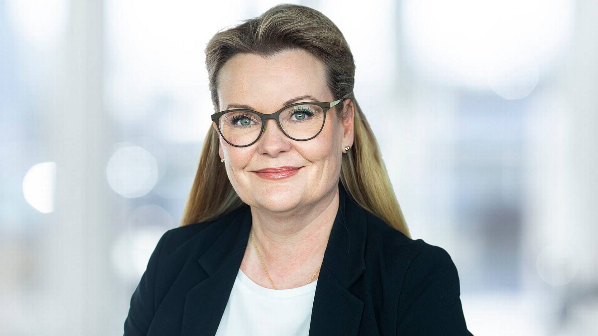Mette Damgaard er uddannet jurist fra Aarhus Universitet i 2001 og har i løbet af karrieren arbejdet hos blandt andre Salling Group, Danish Crown og Carlsberg.