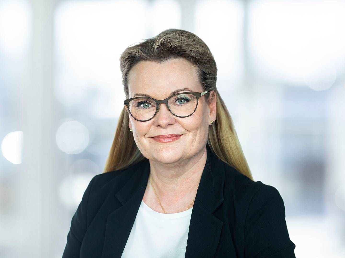 Mette Damgaard er uddannet jurist fra Aarhus Universitet i 2001 og har i løbet af karrieren arbejdet hos blandt andre Salling Group, Danish Crown og Carlsberg.