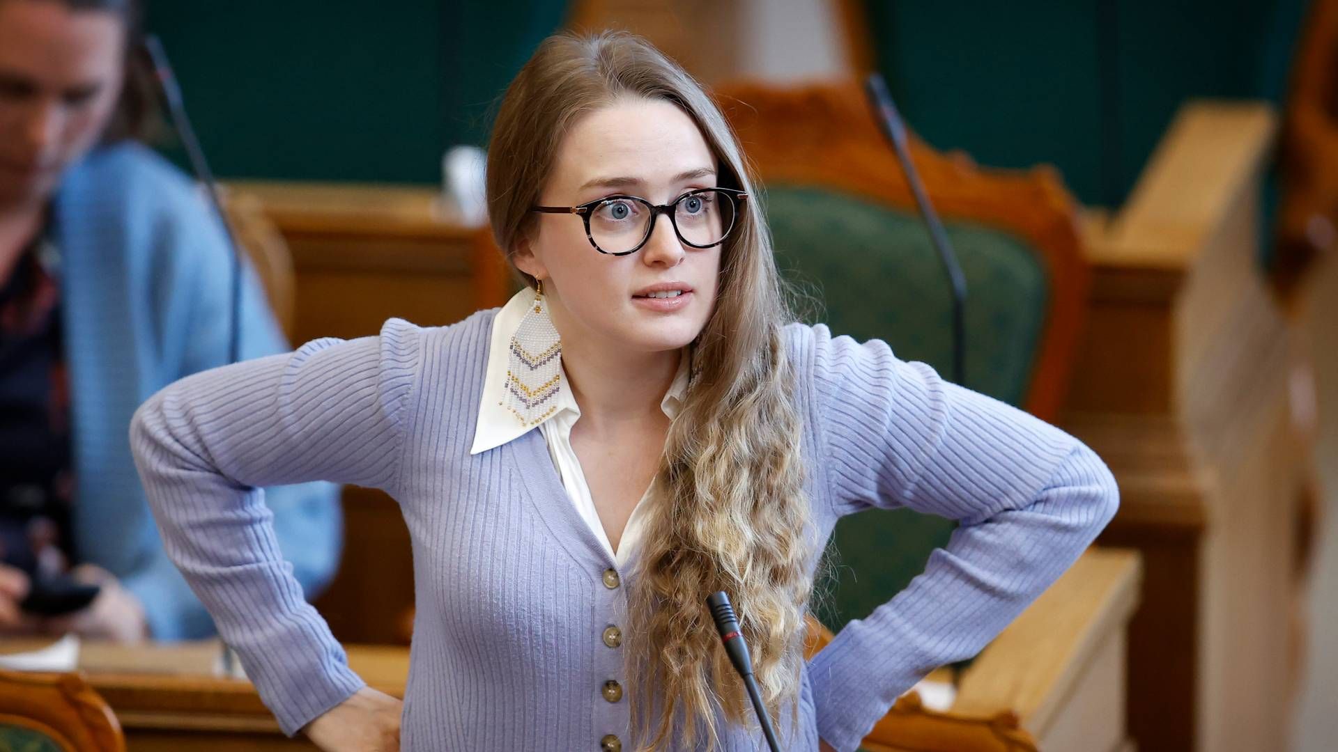 Folketingspolitikere er ikke tilfredse med Aki-Matilda Høegh-Dam, der kun taler grønlandsk under en debat om rigsfællesskabet. | Foto: Jens Dresling/Ritzau Scanpix