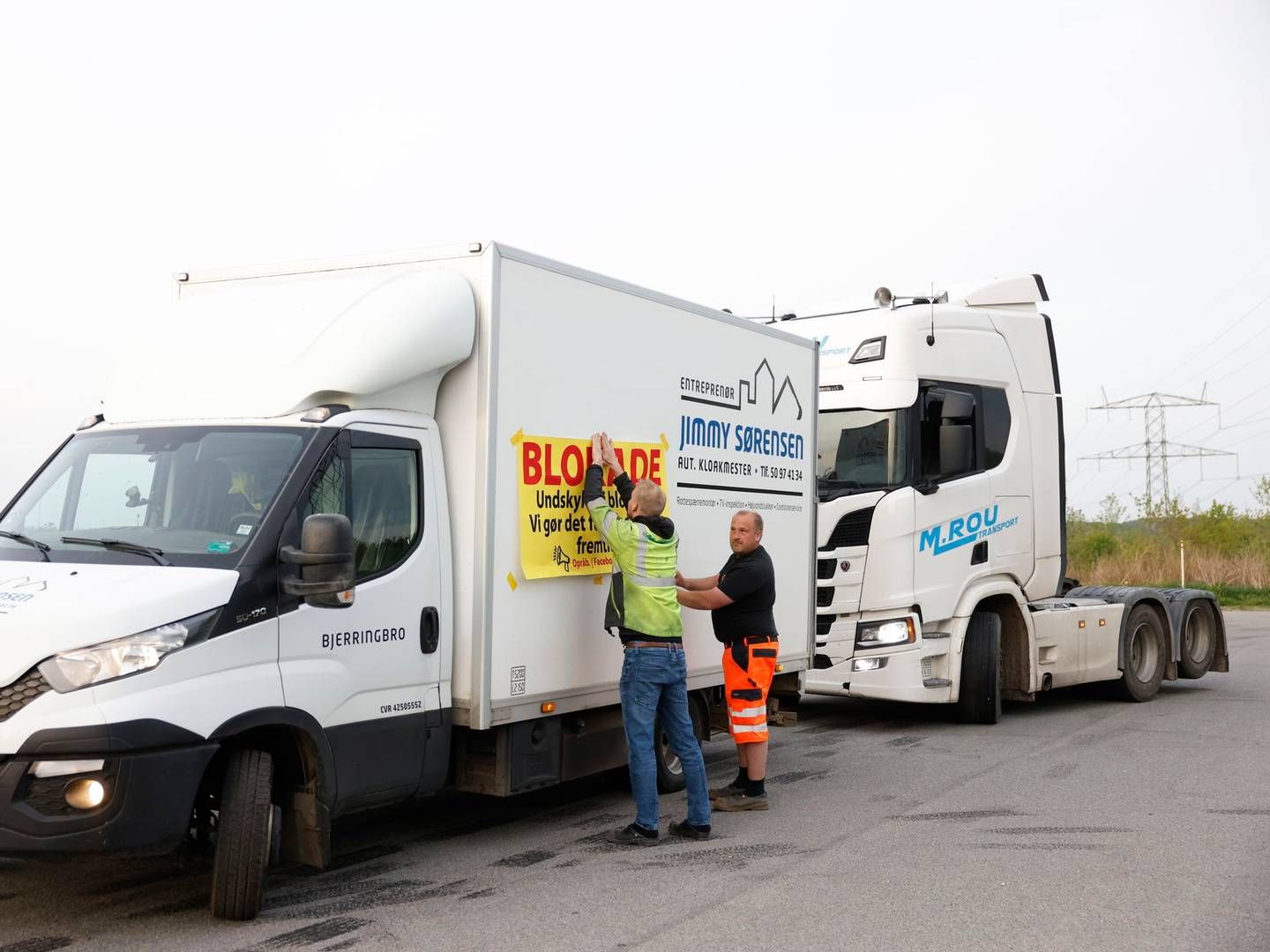 Lastbiler blokerer vejene flere steder mandag morgen, selvom aktionen mod den kommende kilometerafgift blev afblæst fredag. | Foto: Mikkel Berg Pedersen/Ritzau Scanpix