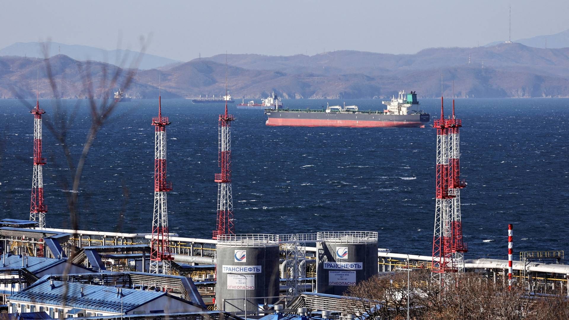 Archival picture. Fuga Bluemarine crude oil tanker lies at anchor near the terminal Kozmino in Nakhodka Bay near the port city of Nakhodka, Russia, December 4, 2022 | Photo: Reuters/Tatiana Meel