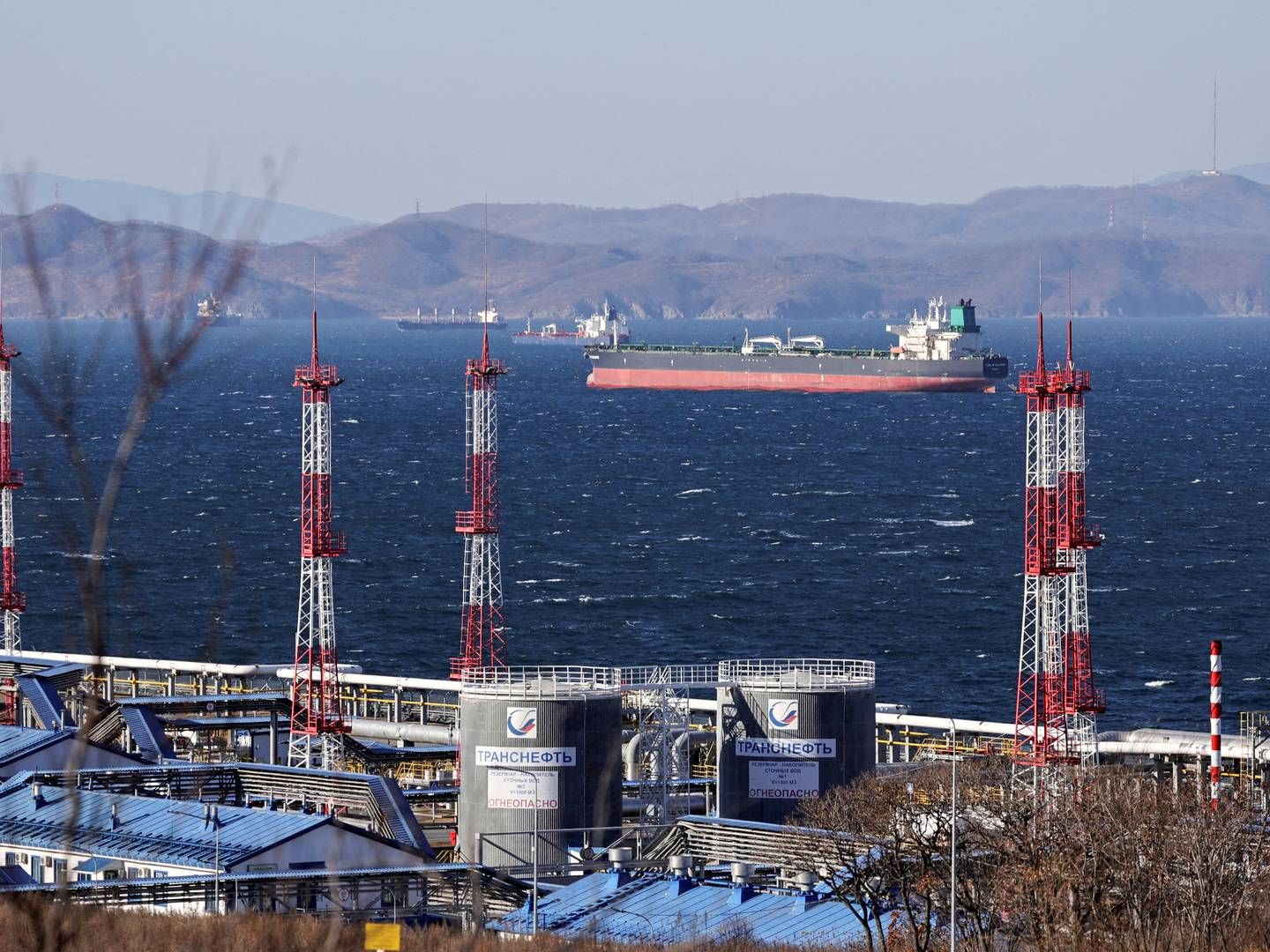 Archival picture. Fuga Bluemarine crude oil tanker lies at anchor near the terminal Kozmino in Nakhodka Bay near the port city of Nakhodka, Russia, December 4, 2022 | Photo: Reuters/Tatiana Meel