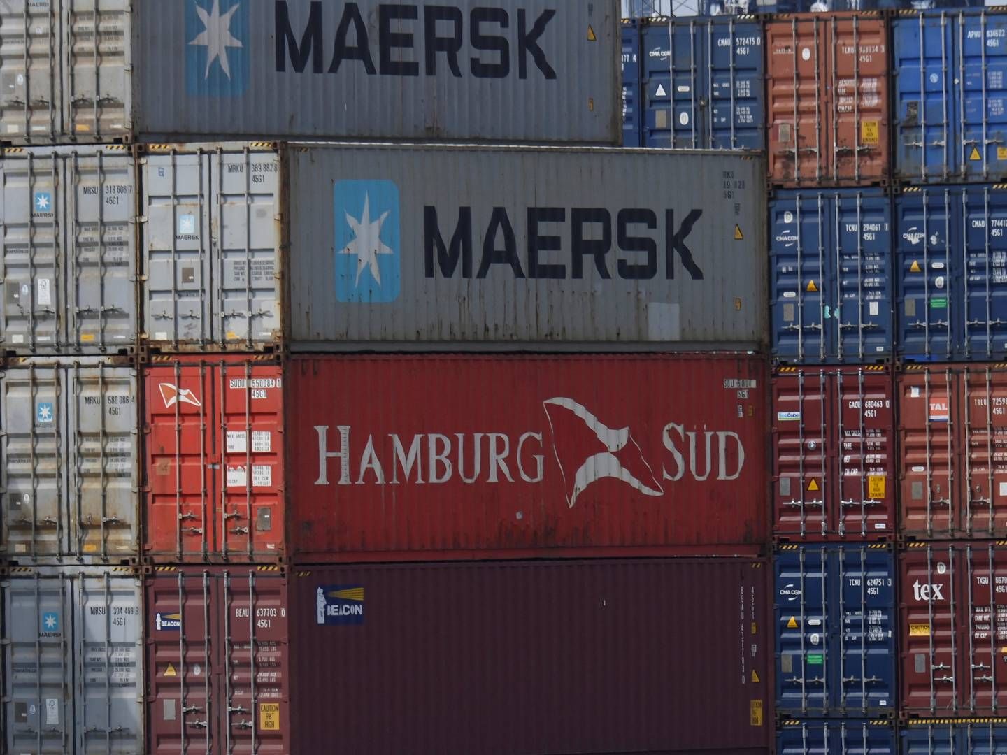 Det er bl.a. et stort skofirma og en møbelproducent, som vil have erstatning efter tab af containere fra Mærsk-skib. | Foto: Toby Melville/Reuters/Ritzau Scanpix