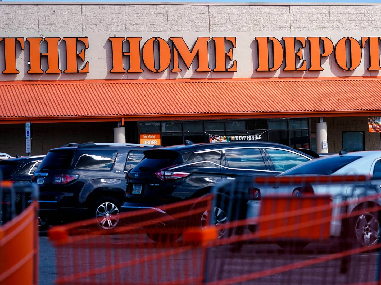 Faldende priser på tømmer og ekstremt vejri Californien har påvirket Home Depots salg negativt. | Foto: Matt Rourke/ap/ritzau Scanpix