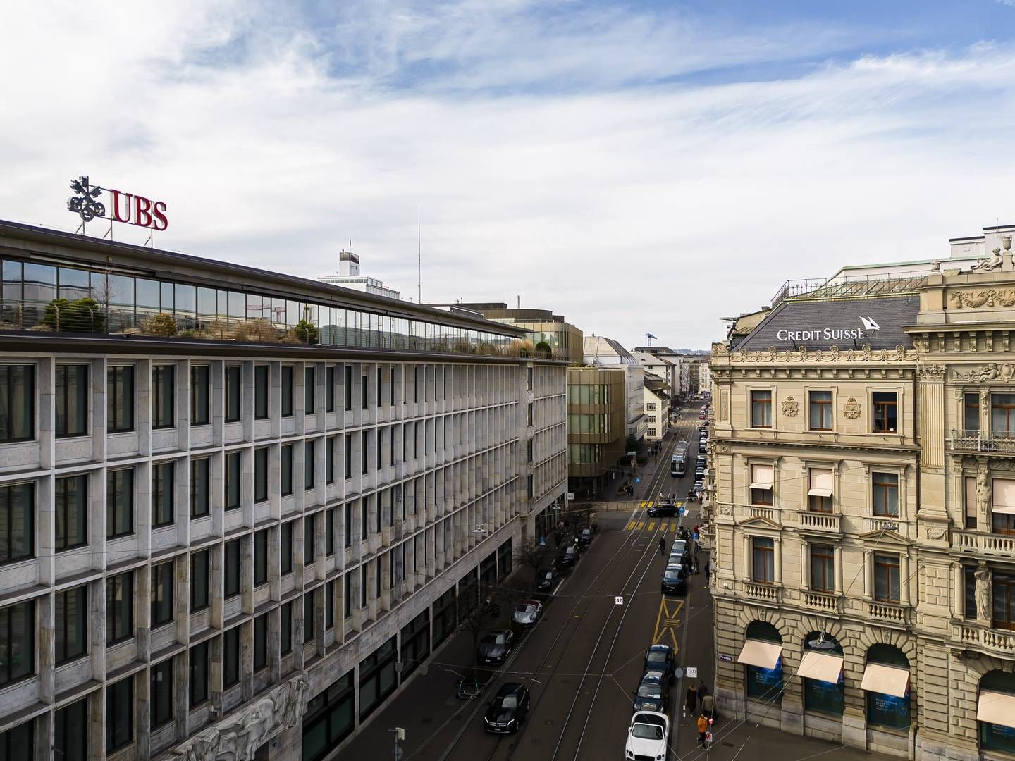 Direkte Nachbarn: Am Paradeplatz in Zürich haben UBS und Credit Suisse ihren Sitz | Foto: picture alliance / EPA | MICHAEL BUHOLZER