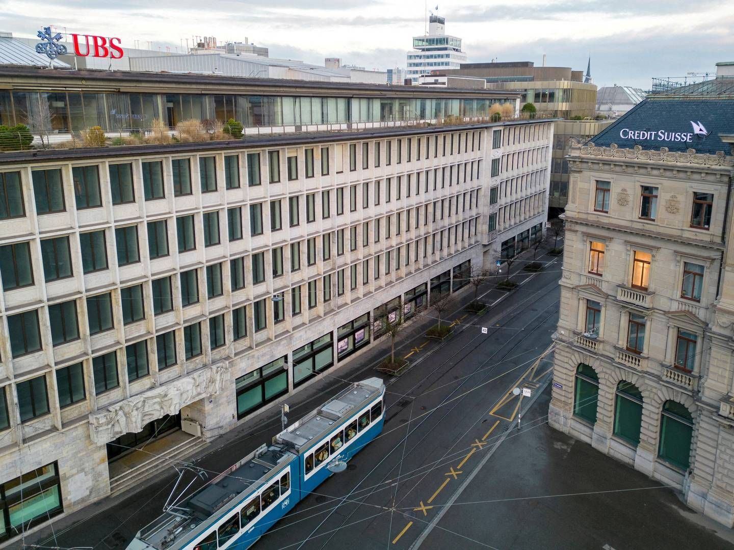 Credit Suisse bliver sendt i armene på konkurrenten UBS. | Foto: Denis Balibouse/Reuters/Ritzau Scanpix