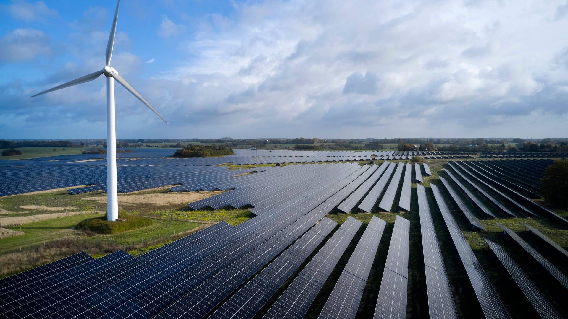 SOL & VIND: Fred. Olsen Renewables vil bygge sol- og vindkraftverk på Luberg mellom Lunde og Drangedal. Illustrasjonsbilde. | Foto: Jens Dresling