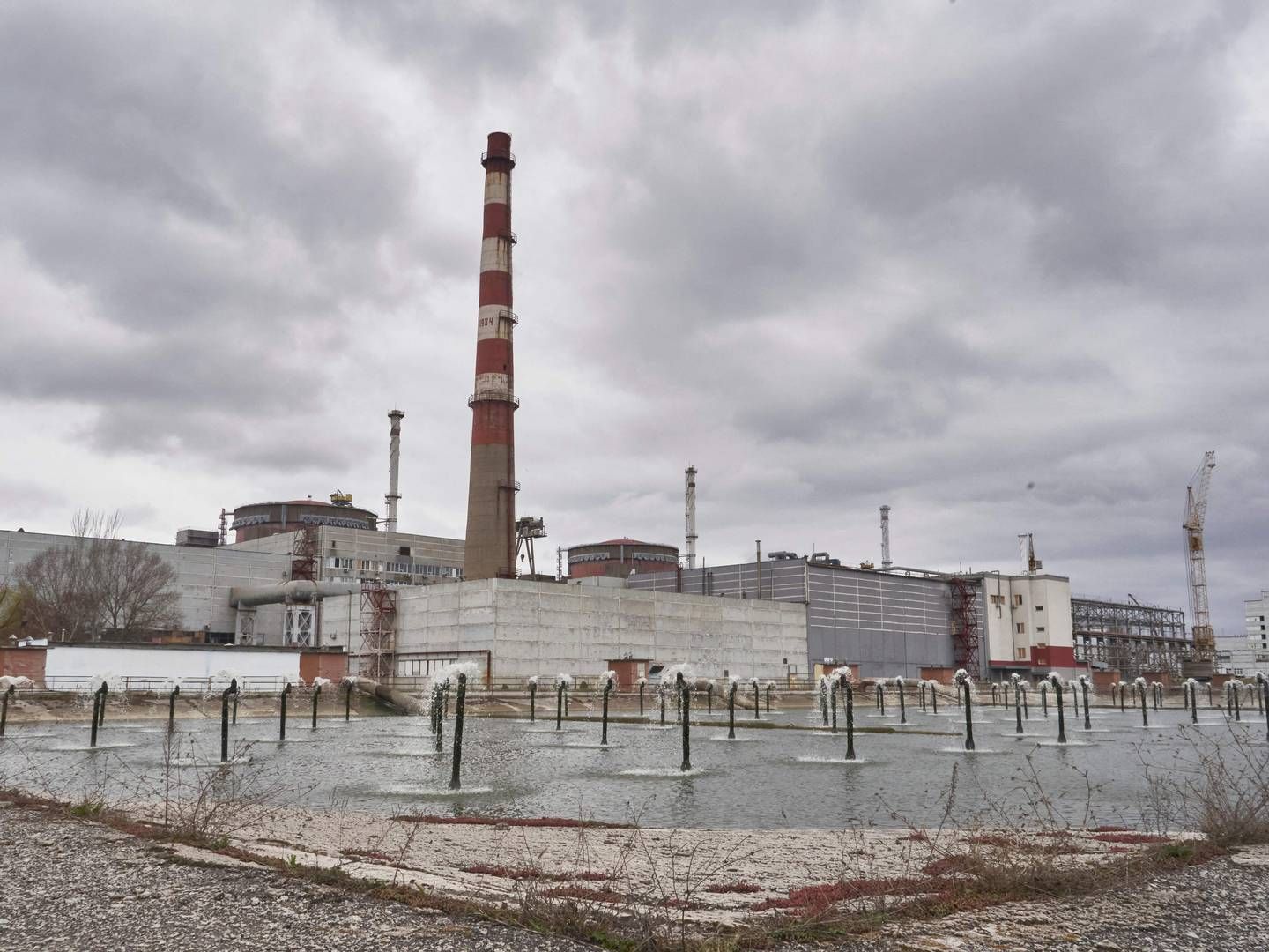 Selv om kraftværkets seks reaktorer er blevet lukket, har de stadig brug for strøm konstant for at blive holdt nedkølet og undgå en nedsmeltning. | Foto: Andrey Borodulin