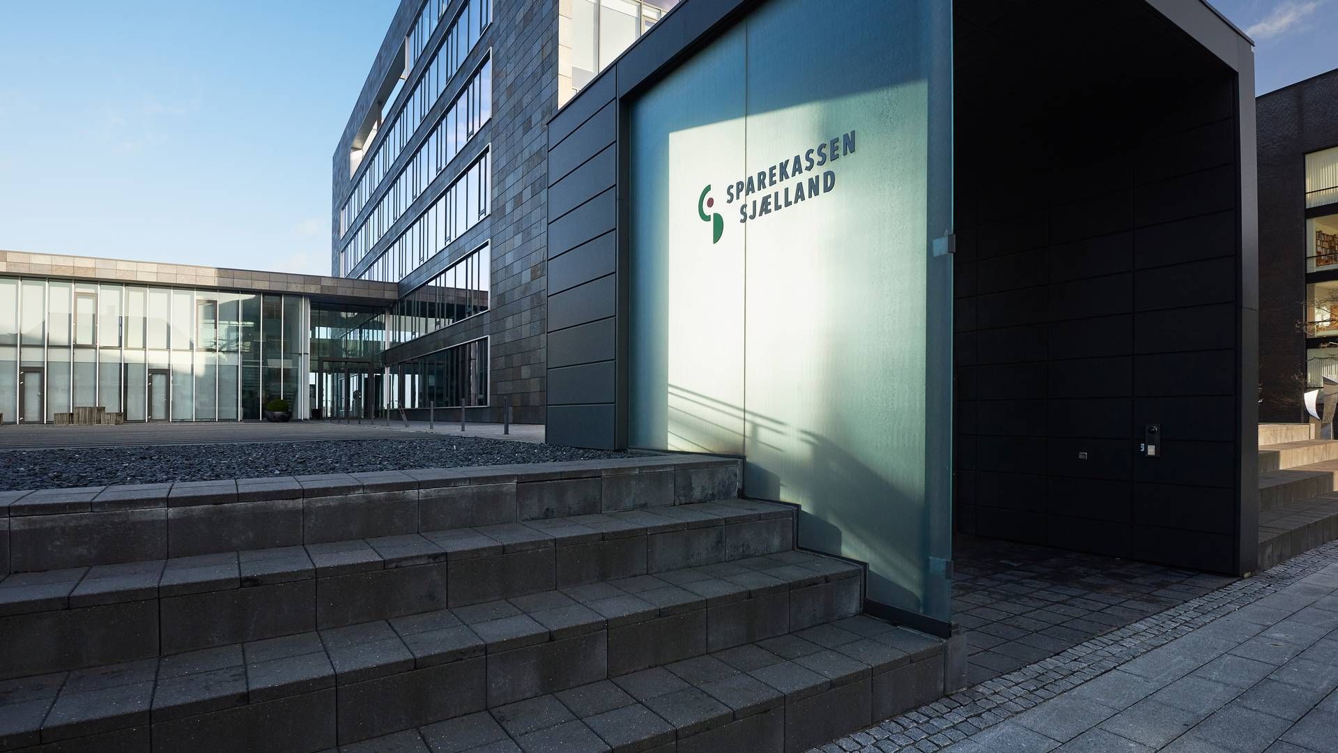 Sparekassen Sjælland-Fyn har hovedsæde i Holbæk. | Foto: Sparekassen Sjælland-fyn / Pr