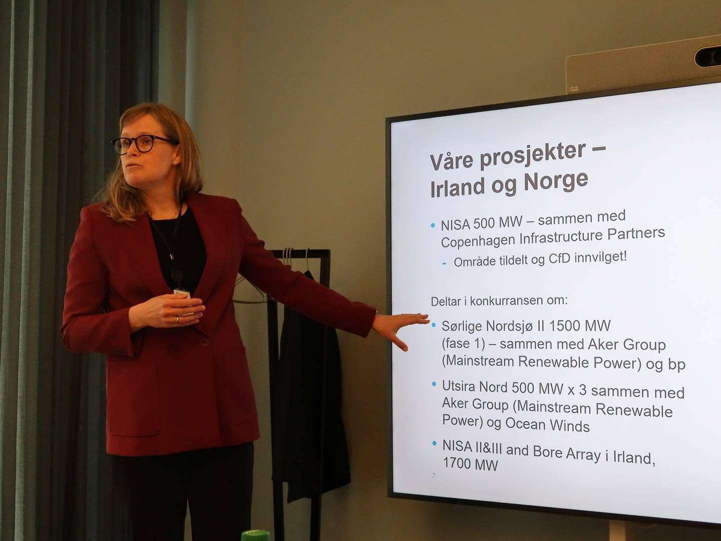 MANGE FORSKJELLER: Birgitte Ringstad Vartdal forklarer forskjellen mellom havvindutlysningene i Irland og Norge. | Photo: Anders Lie Brenna