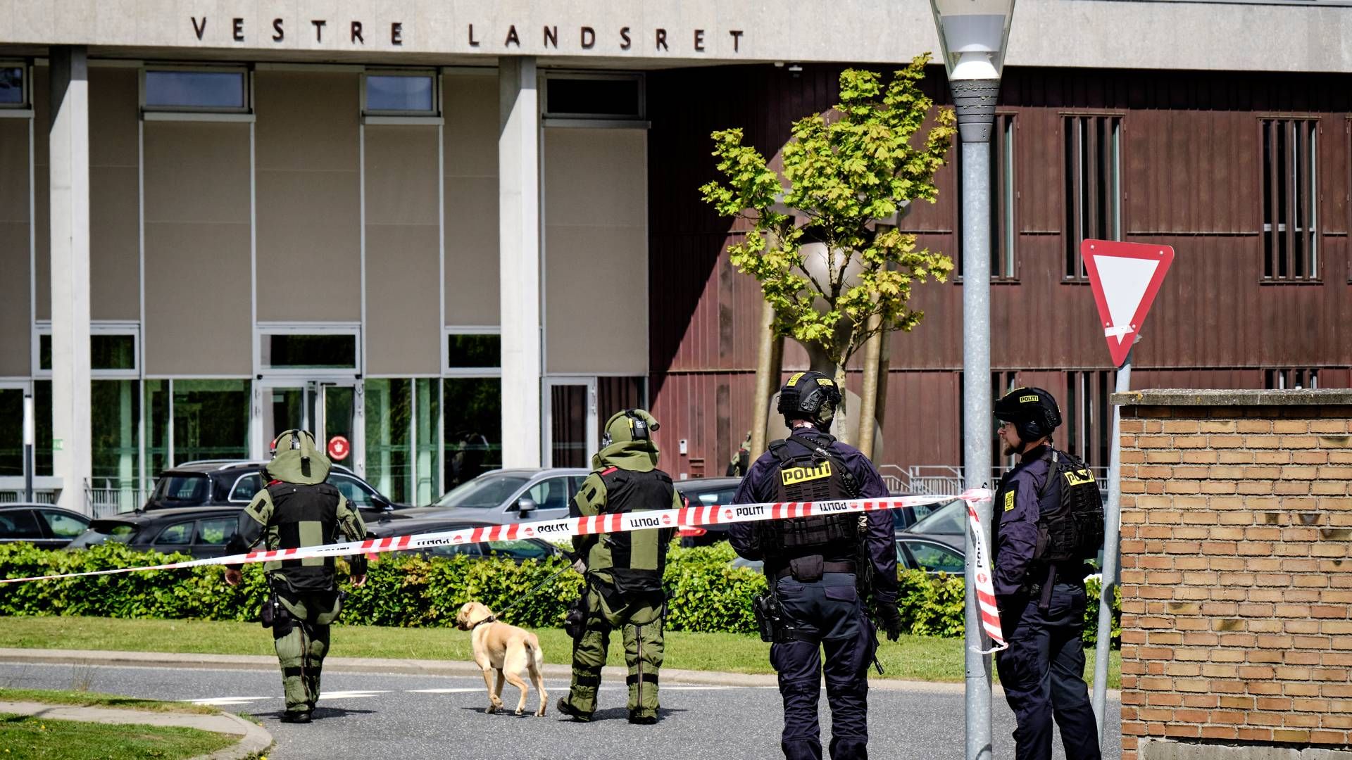 Midt- og Vestjyllands Politi fik anmeldelsen om bombetruslen omkring klokken 9.15 onsdag morgen via et telefonopkald. | Foto: Thomas Traasdahl Møller Thomas