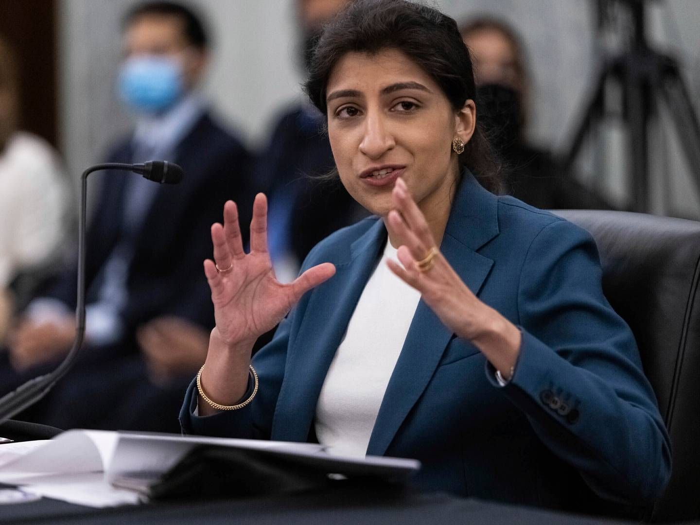 SAKSØKER: Lina Khan leder konkurransemyndigheten FTC, som nå går til sak for å stanse sammenslåingen mellom Amgen og Horizon. | Foto: Graeme Jennings/Washington Examiner via AP/NTB
