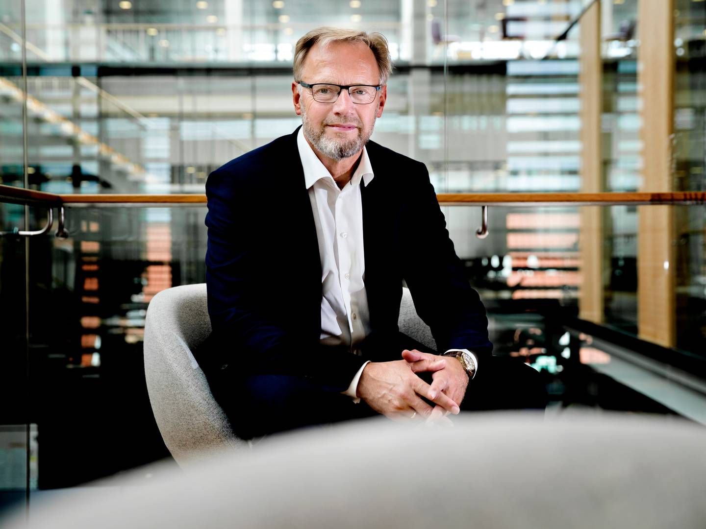 Jyske Banks adm. direktør Anders Dams simple pressestrategi klarer ikke mødet med virkeligheden, mener Berlingskes nyhedschef. | Foto: Jyske Bank/pr