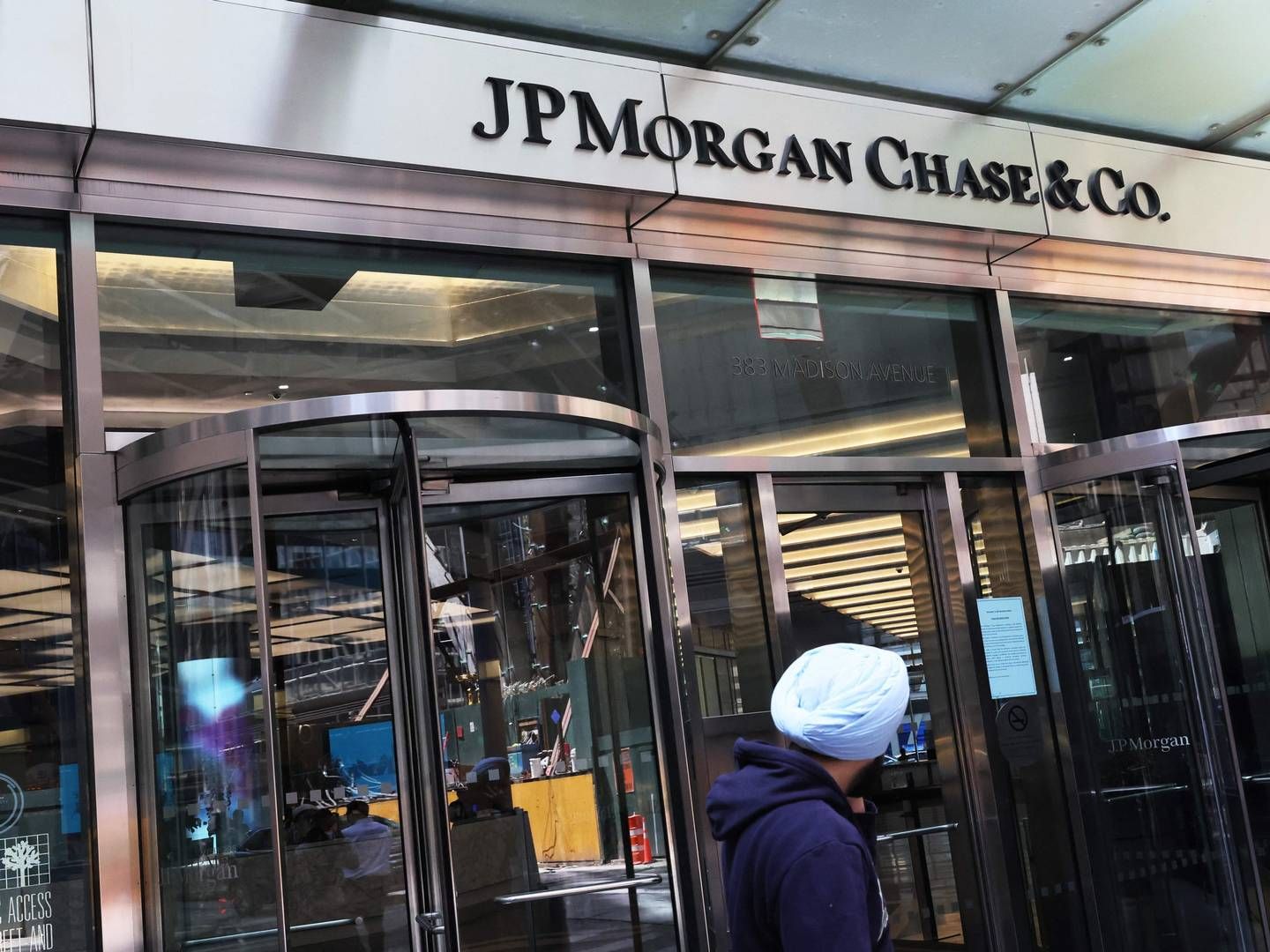 Storbanken JPMorgan har ifølge et søgsmål ignoreret tegn på, at den dømte finansmand Jeffrey Epstein systematisk begik seksuelle overgreb mod mindreårige piger og bedrev sextrafficking. | Foto: Michael M. Santiago/AFP/Ritzau Scanpix