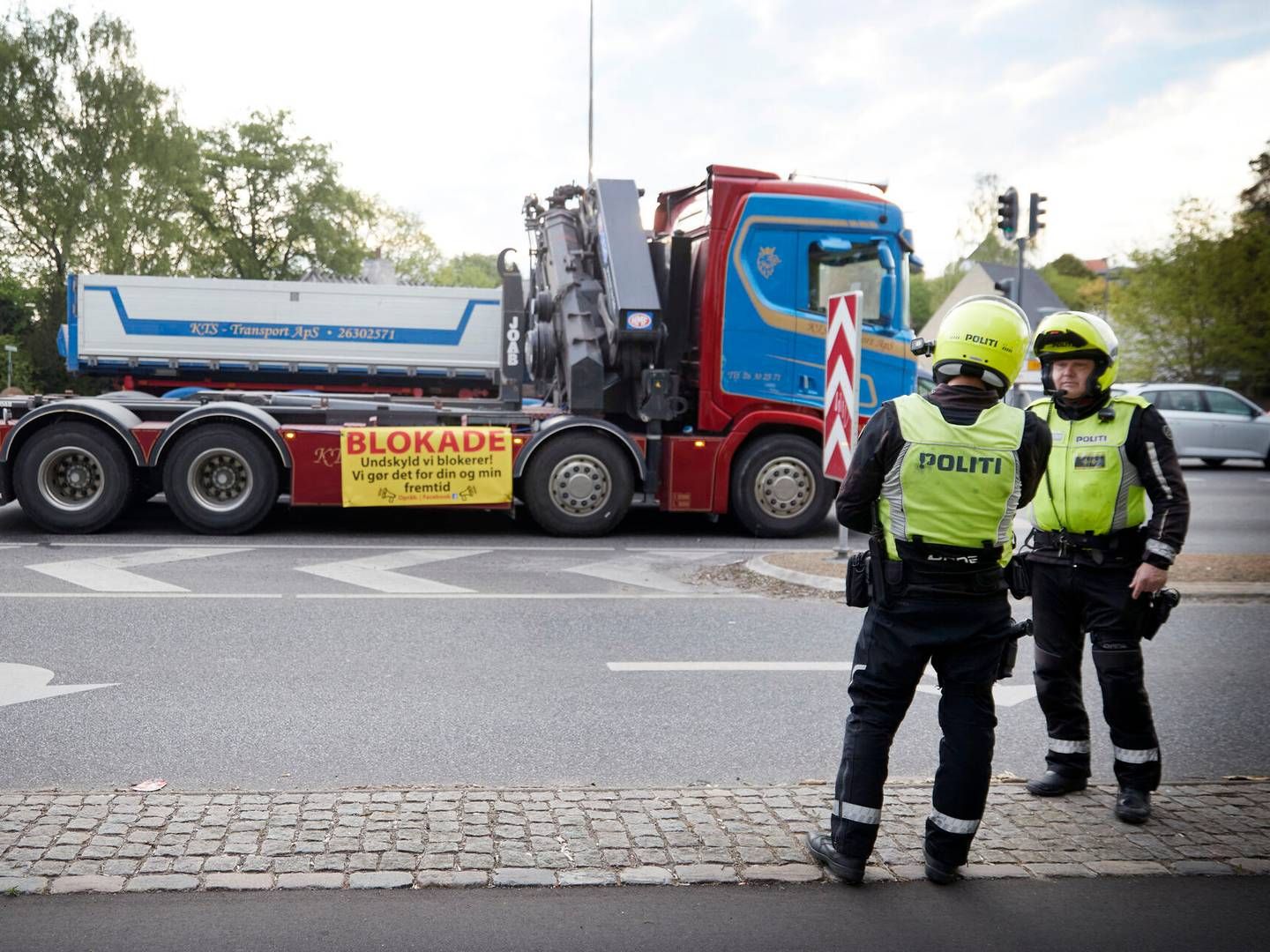 Politiet uddelte i forbindelse med lastbilblokaden bøder til chauffører på 2500 kr., hvis de standsede eller generede trafikken. | Foto: Jens Dresling/Ritzau Scanpix