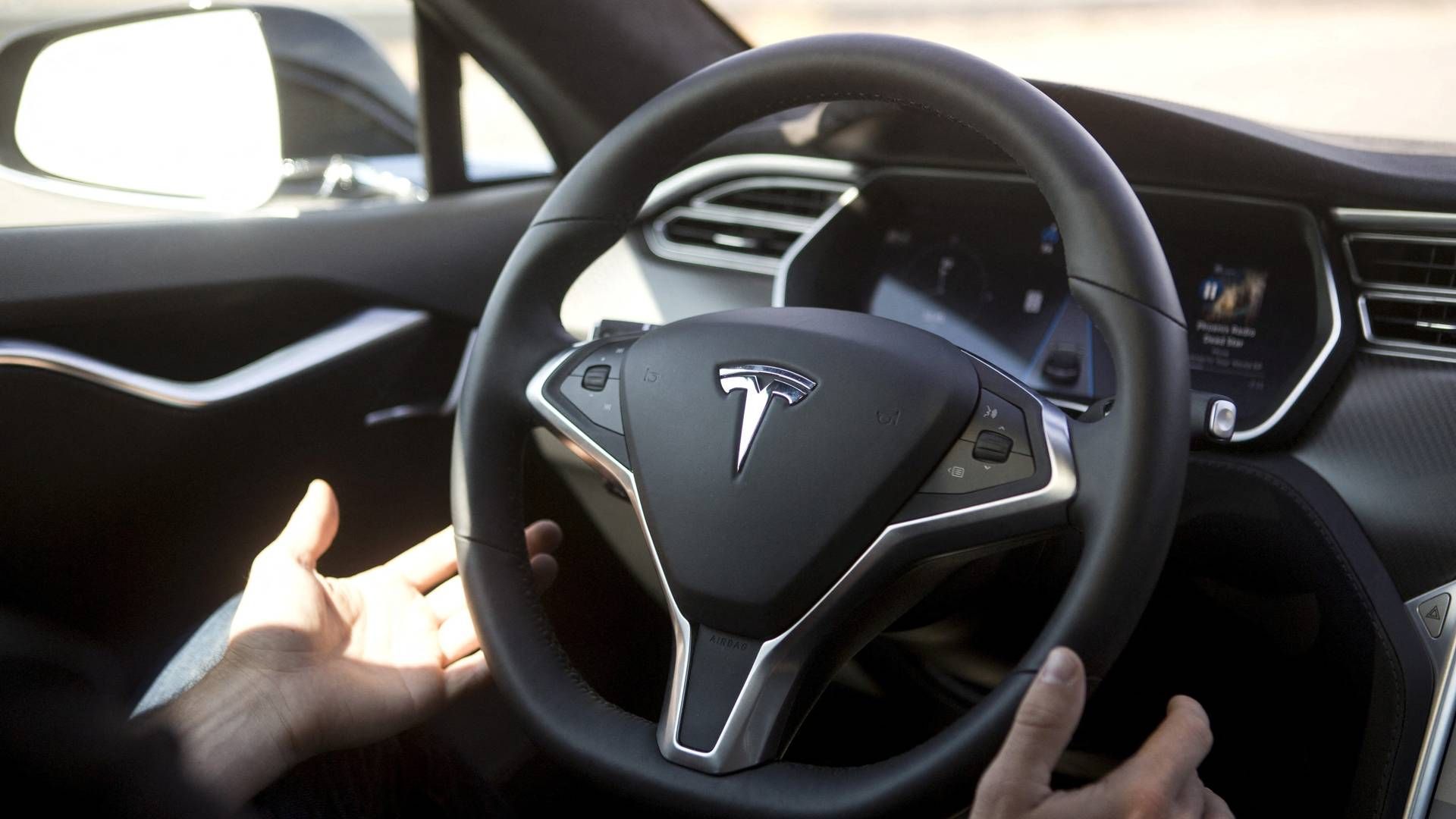 Bilproducenten Tesla er en af de virksomheder, der har investeret stort i teknologien bag selvkørende køretøjer. | Foto: Beck Diefenbach/Reuters/Ritzau Scanpix