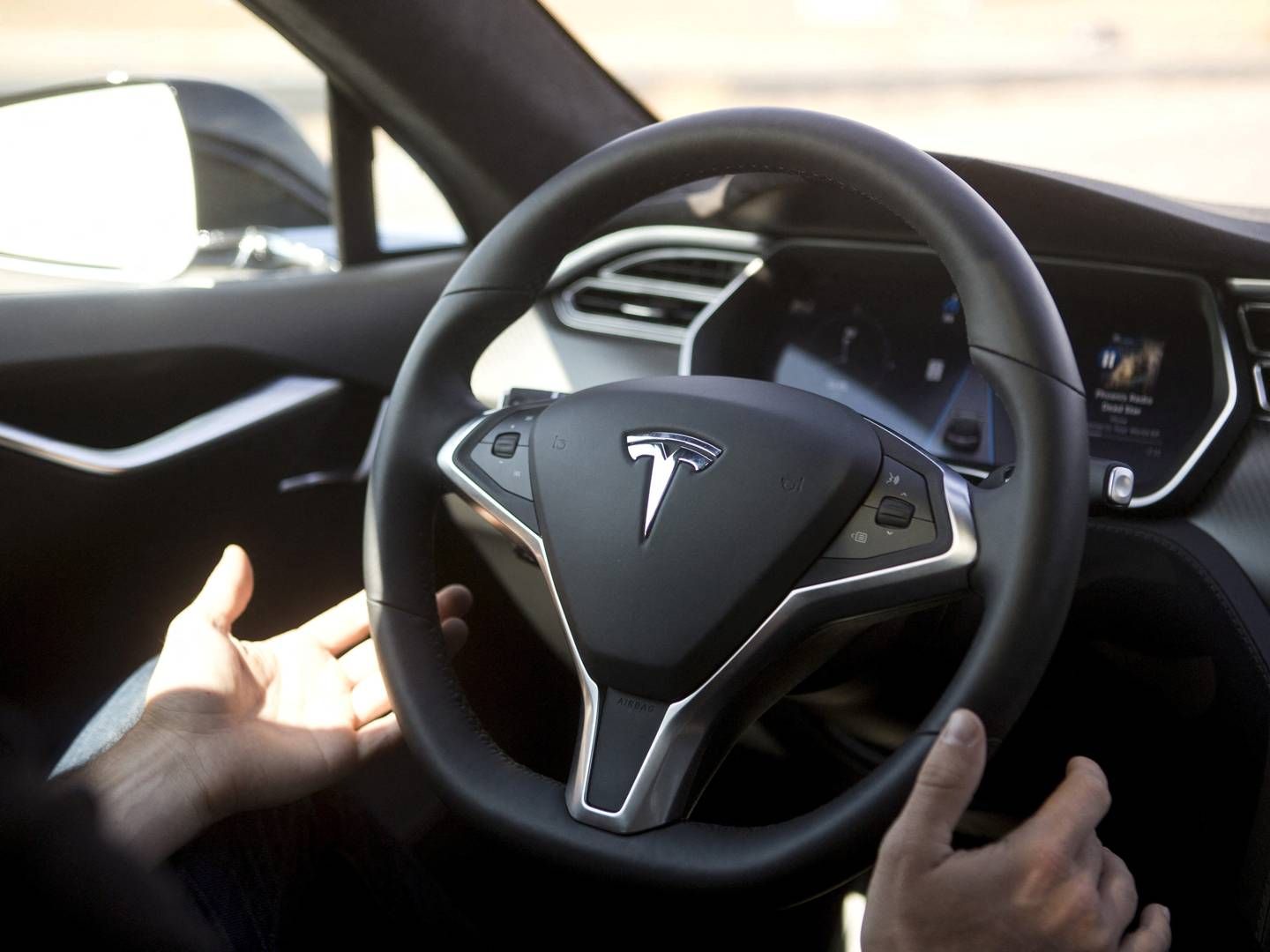 Bilproducenten Tesla er en af de virksomheder, der har investeret stort i teknologien bag selvkørende køretøjer. | Foto: Beck Diefenbach/Reuters/Ritzau Scanpix