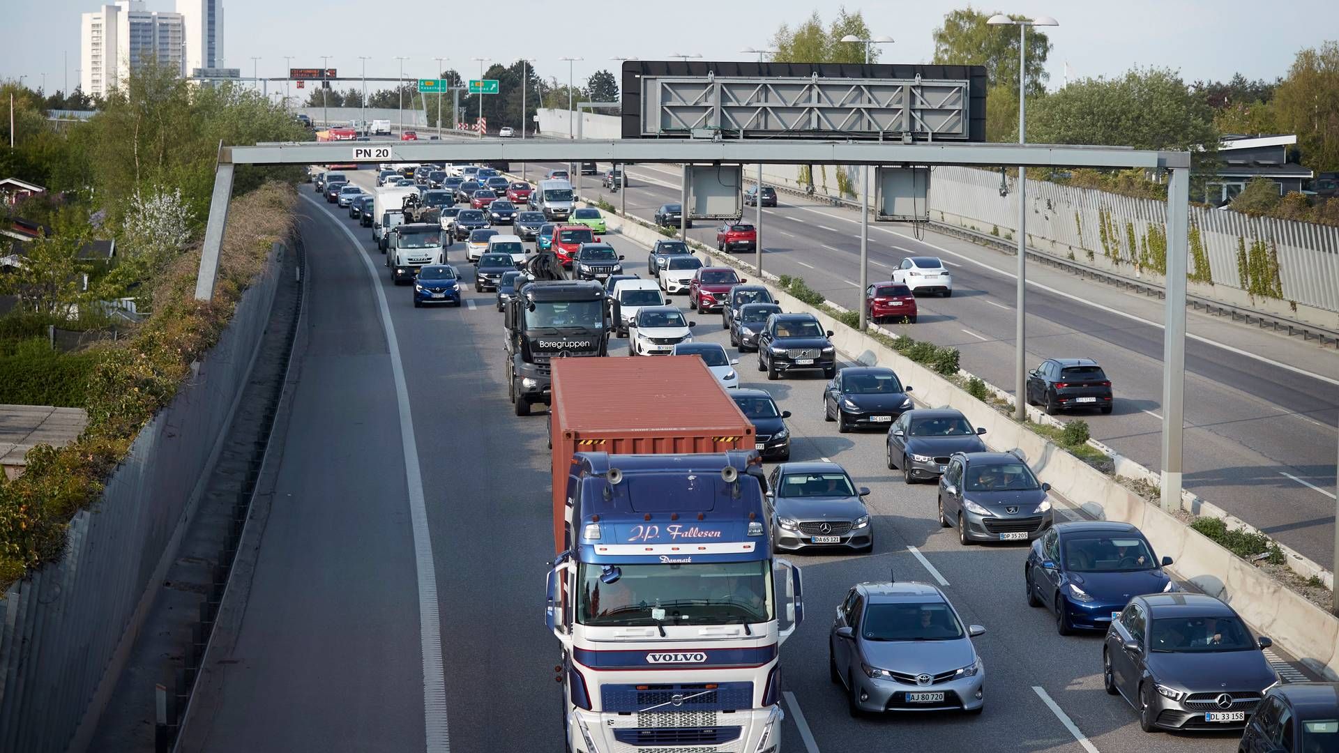 Den kommende vejafgift på tung transport kan indrettes bedre, mener vismændene. | Foto: Jens Dresling/Ritzau Scanpix