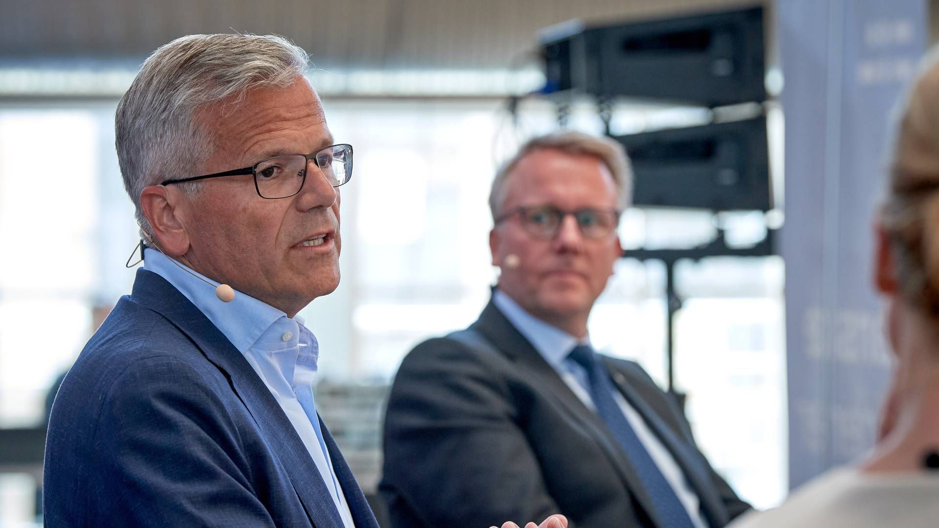 ”I believe that what we see in the US and also a bit in Europe in different ways is that industrial policy from the side of the government is getting increasingly important," said Maersk CEO Vincent Clerc (left) in a discussion with Danish business minister Morten Bødskov on Danish Shipping's annual day. | Photo: Carsten Lundager