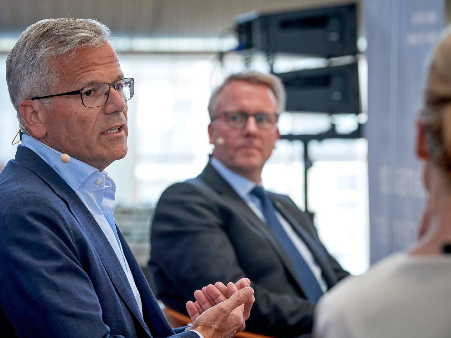 ”I believe that what we see in the US and also a bit in Europe in different ways is that industrial policy from the side of the government is getting increasingly important," said Maersk CEO Vincent Clerc (left) in a discussion with Danish business minister Morten Bødskov on Danish Shipping's annual day. | Photo: Carsten Lundager