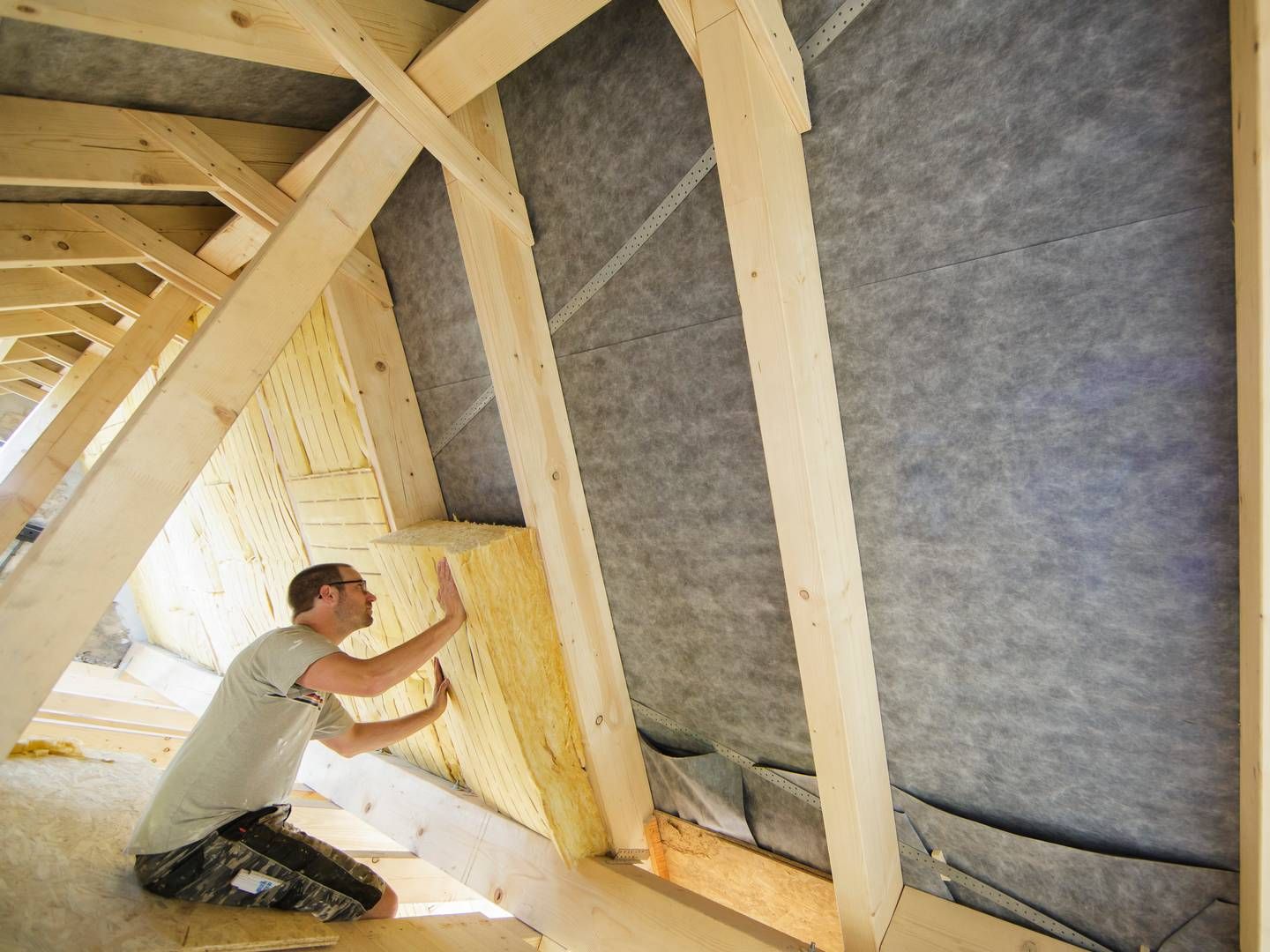 Dämmung eines Dachstuhls. | Foto: picture alliance / photothek | Thomas Trutschel
