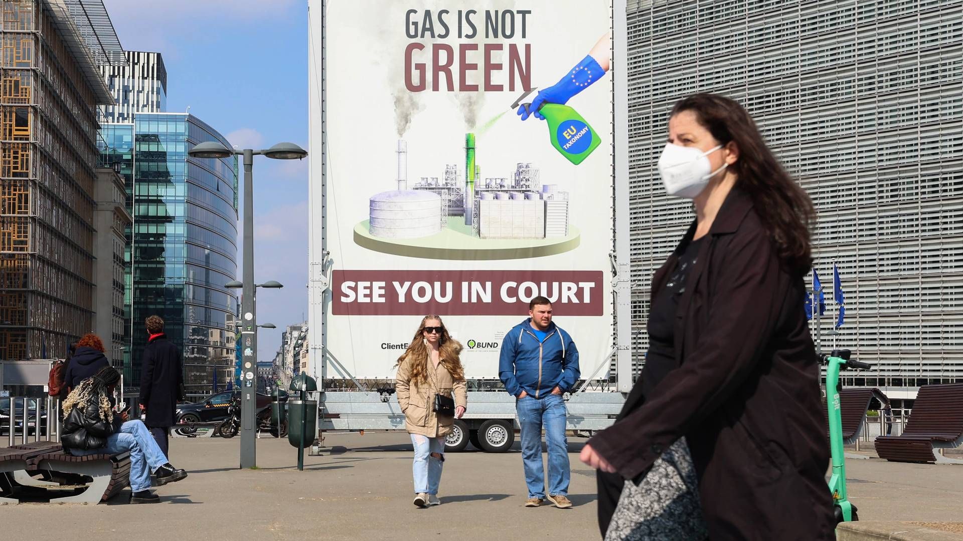 Protest in Brüssel gegen die EU-Taxonomie. Die Kritik: Sie erlaube das Greenwashing von Gas und Amtomkraft | Foto: picture alliance / EPA | OLIVIER HOSLET