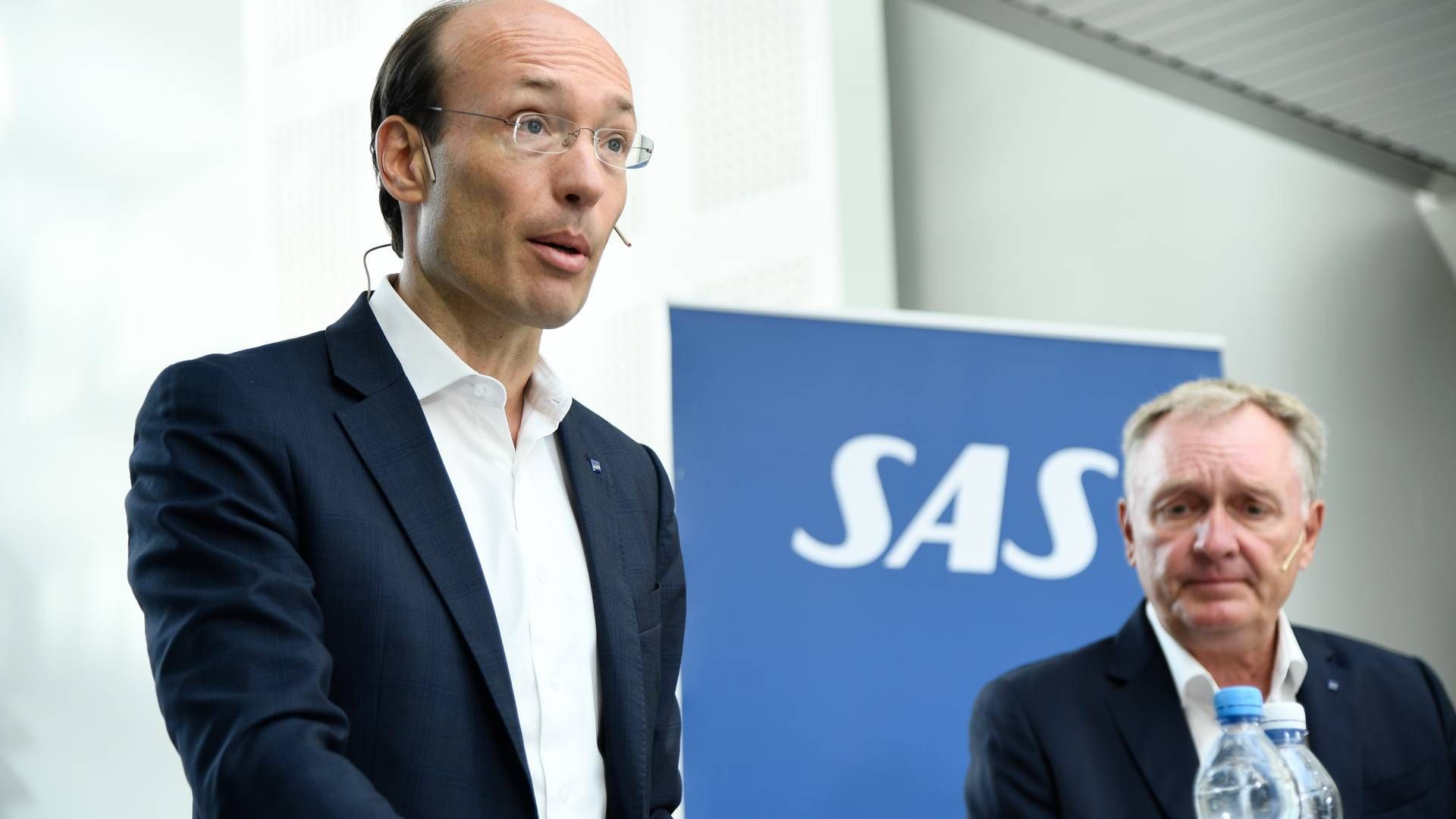 SAS-ledelsen med topchef Anko van der Werff (tv) og formand Carsten Dilling (th) | Foto: Lars Schröder/AP/Ritzau Scanpix