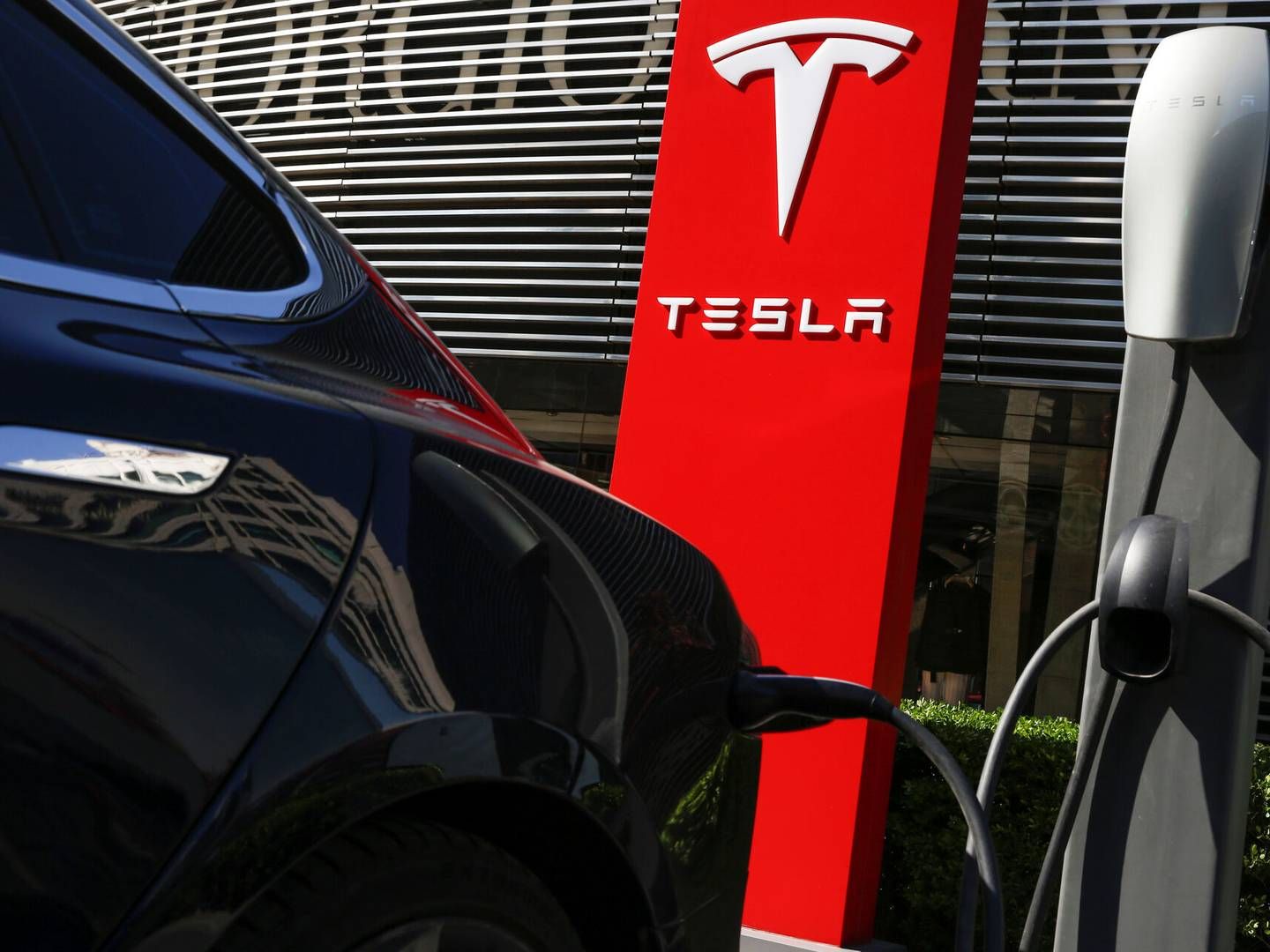 Tesla har dog ikke efterkommet afgørelsen om at udskifte et defekt højvoltsbatteri. | Foto: Thomas Peter/Reuters/Ritzau Scanpix